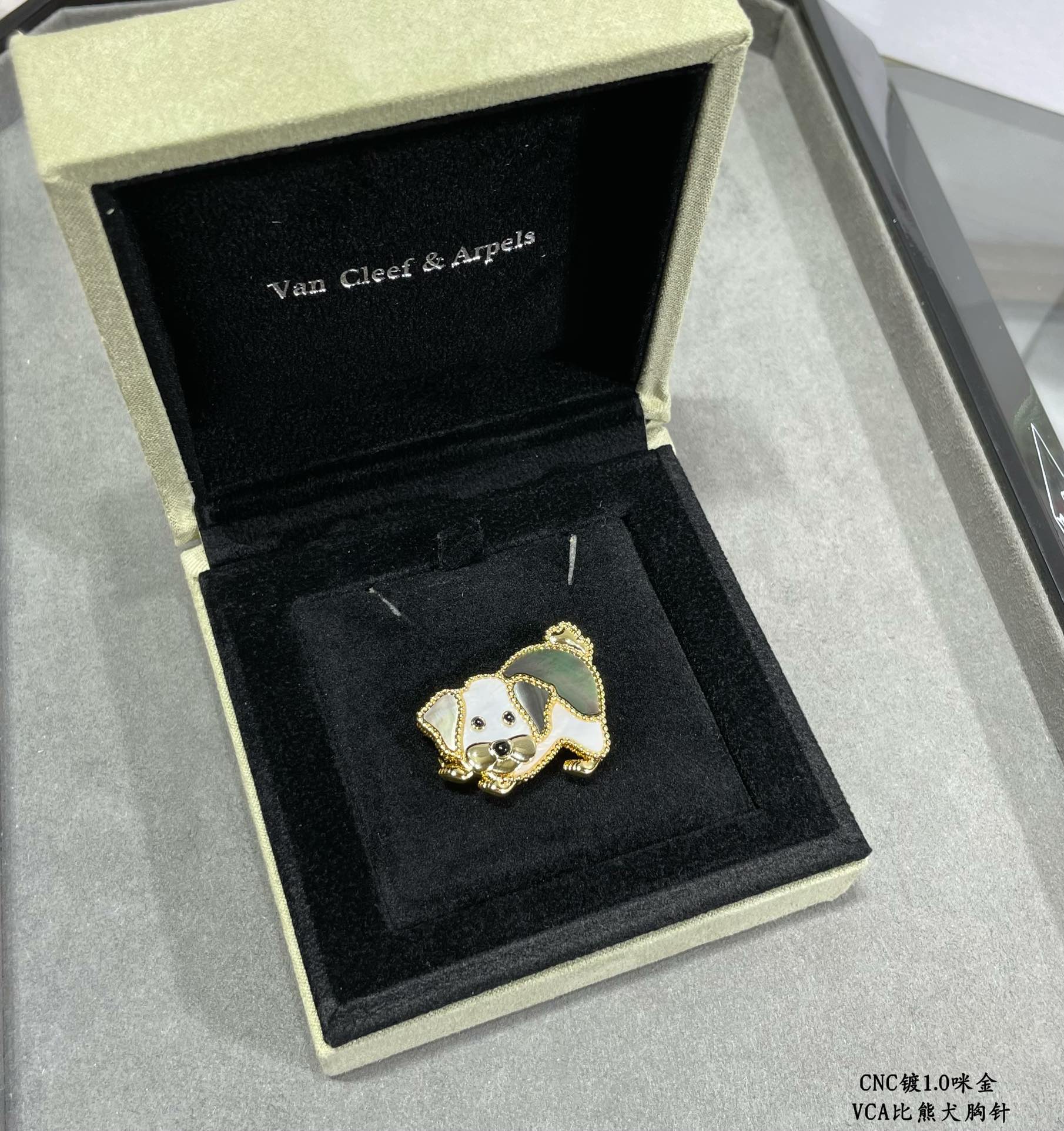 Van Cleef & Arpels Brooches Jewelry Animal series brooch