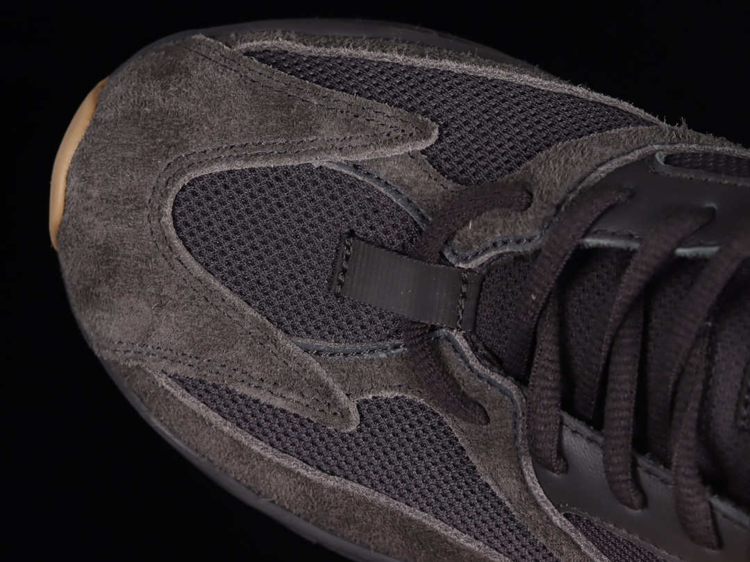 Yeezy Boost 700  Utility Black  FV5304