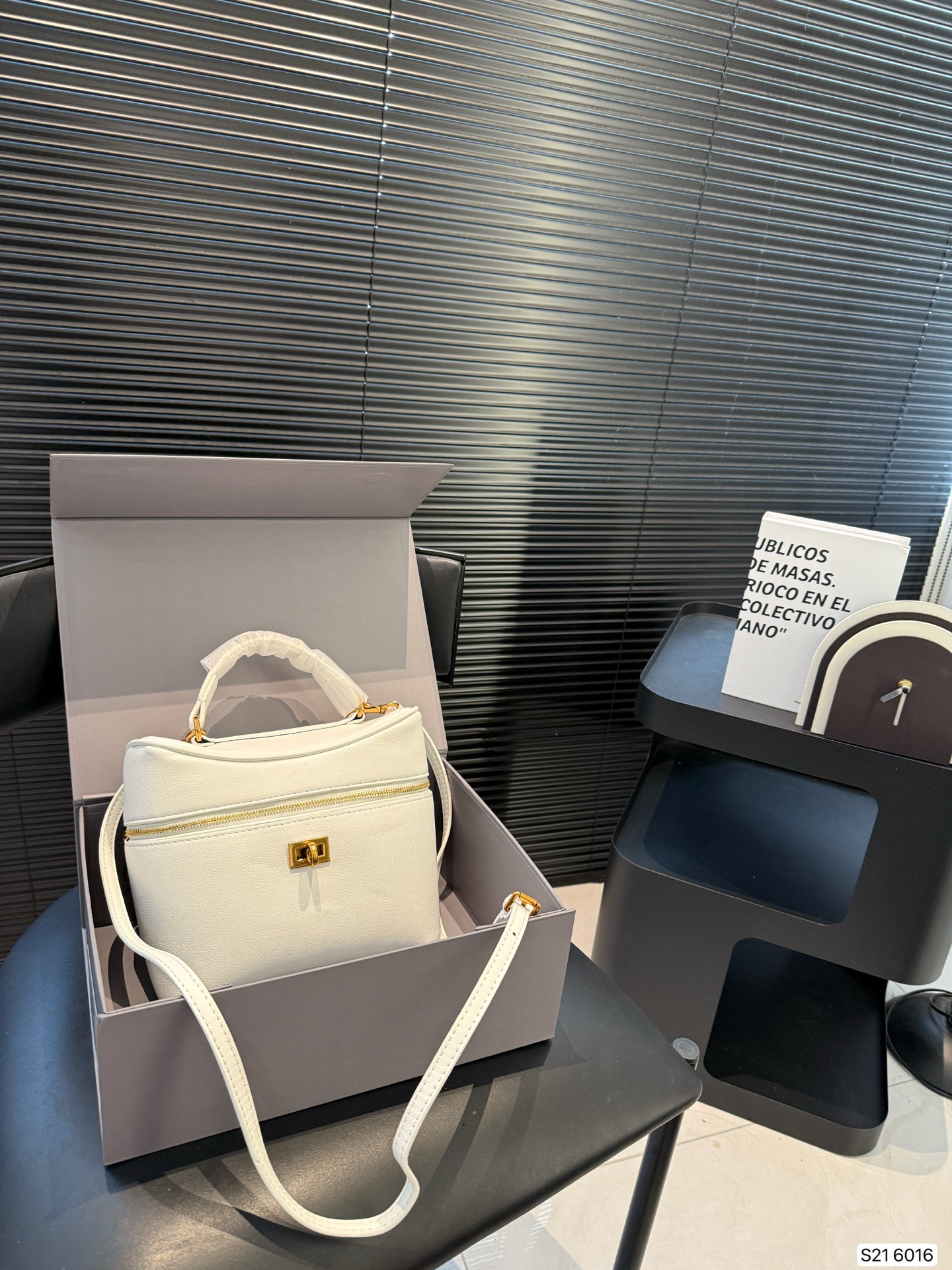 Balenciaga Shoulder Bag Ladies' Favorite