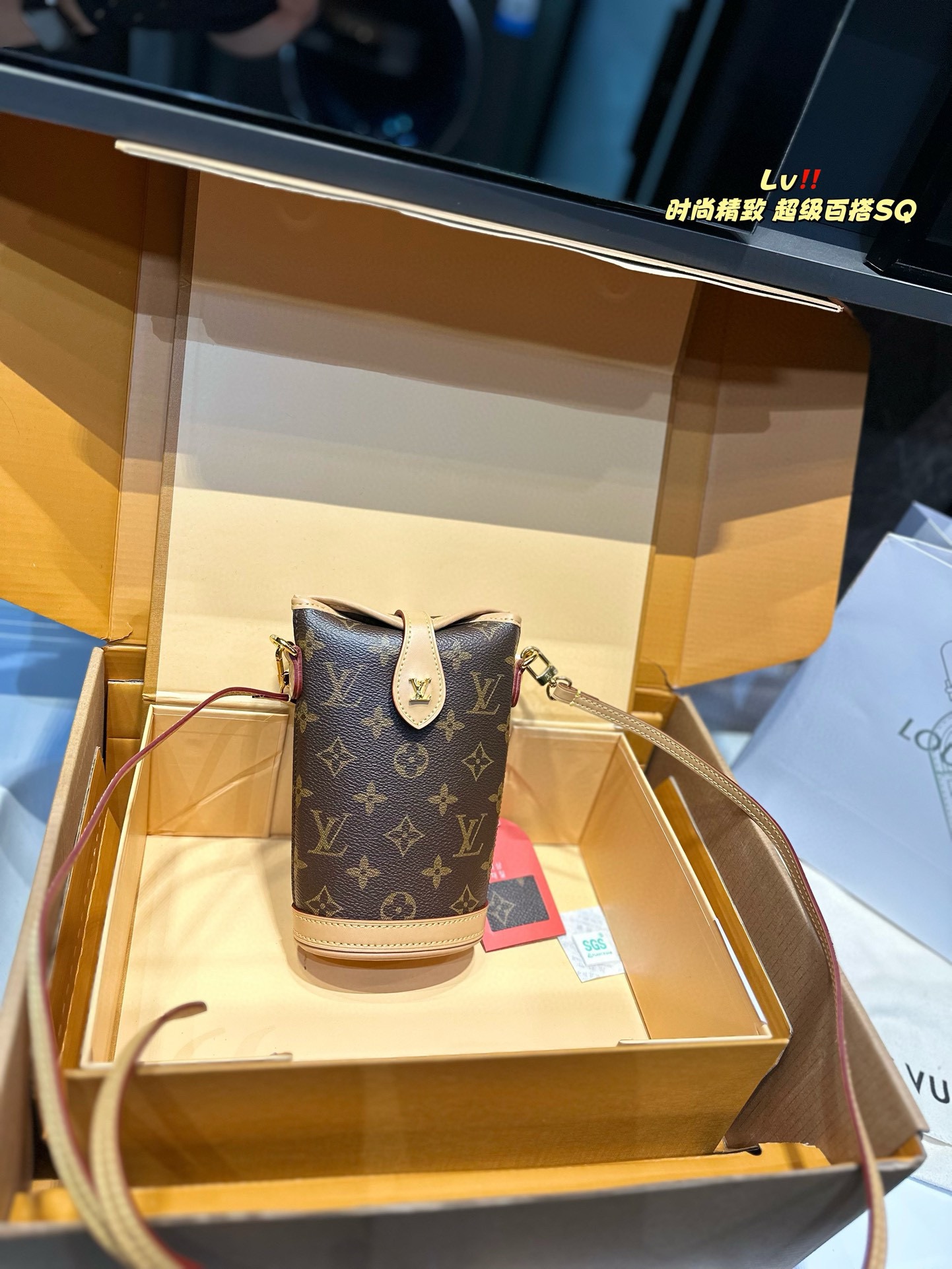 LV FoldMe Bag 064 DB051 20cm