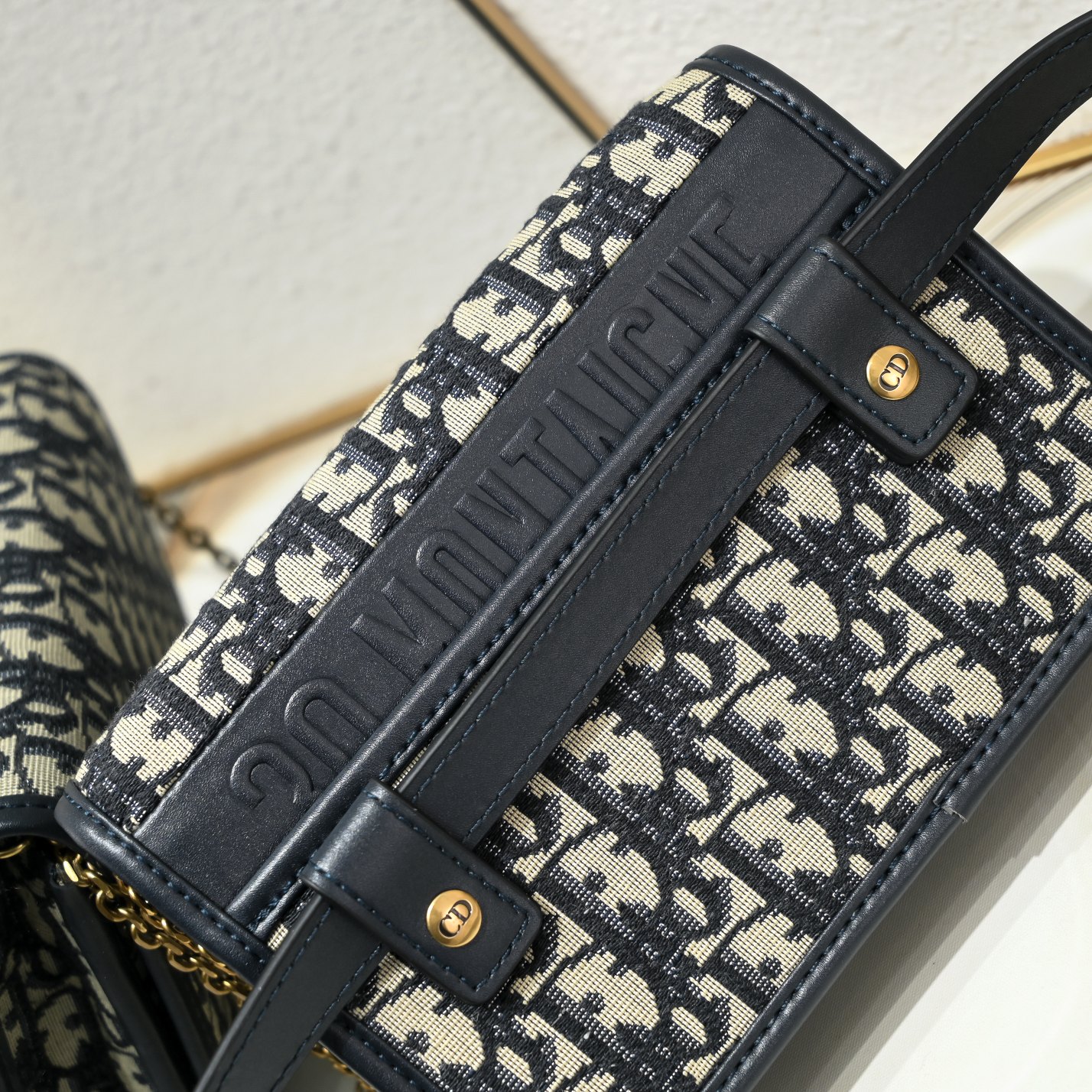 2-IN-1 30 Montaigne Pouch 9999 LM041 19cm