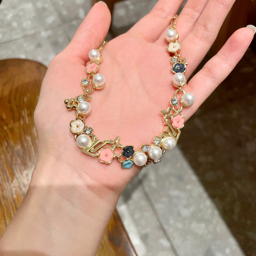 Louis Vuitton Jewelry Necklace  Classic pattern design double flower design pendant