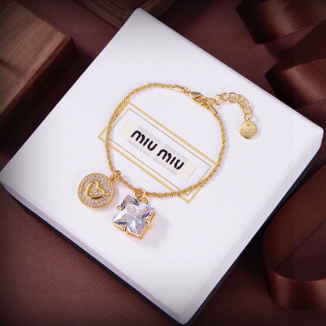 Miu Miu Jewelry Bracelets Precious Diamond Letter Circle Pendant