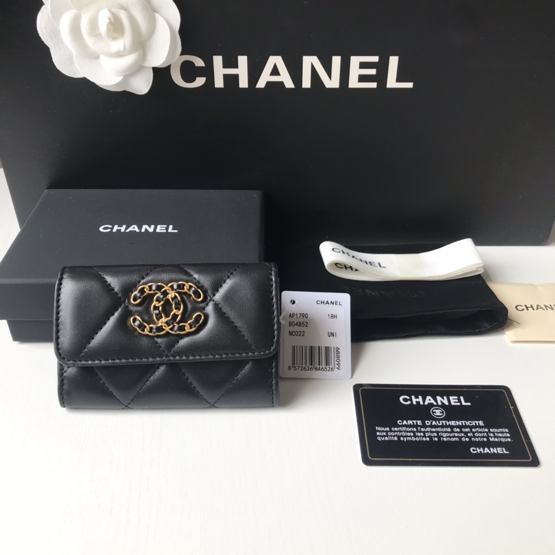 CHANEL 19 FLAP CARD HOLDER
