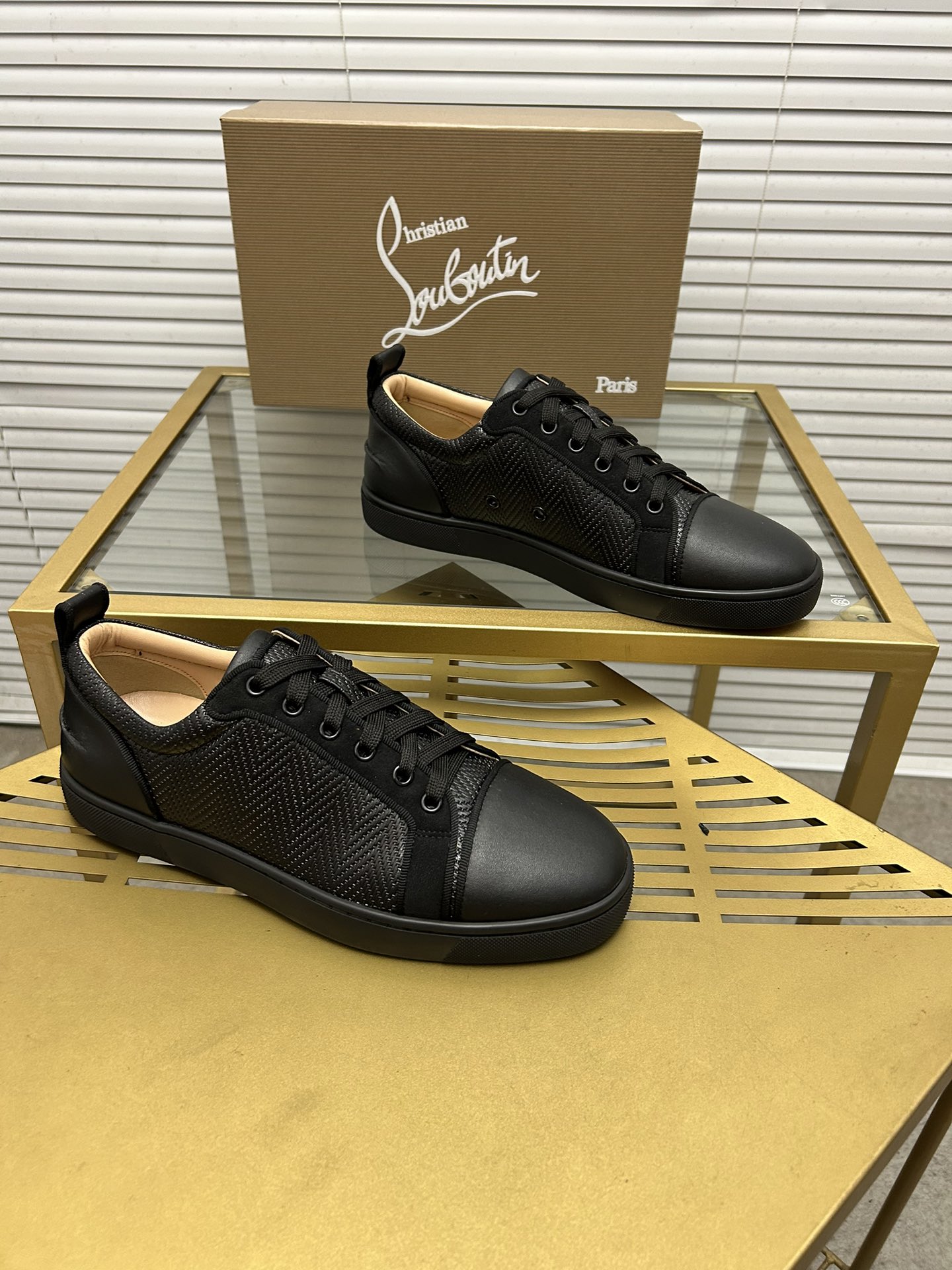 Christian Louboutin 037 Casual shoes HL003