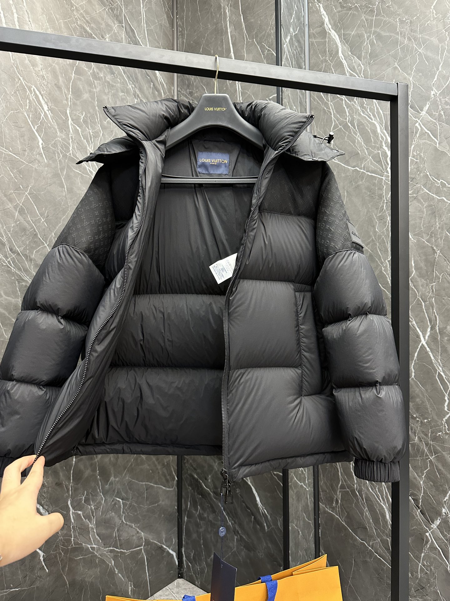 LV Down Jacket 005 M087