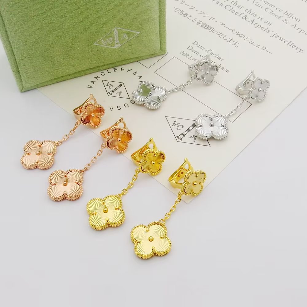 Van Cleef & Arpels Jewelry Earring Four-leaf clover double-eared car flower