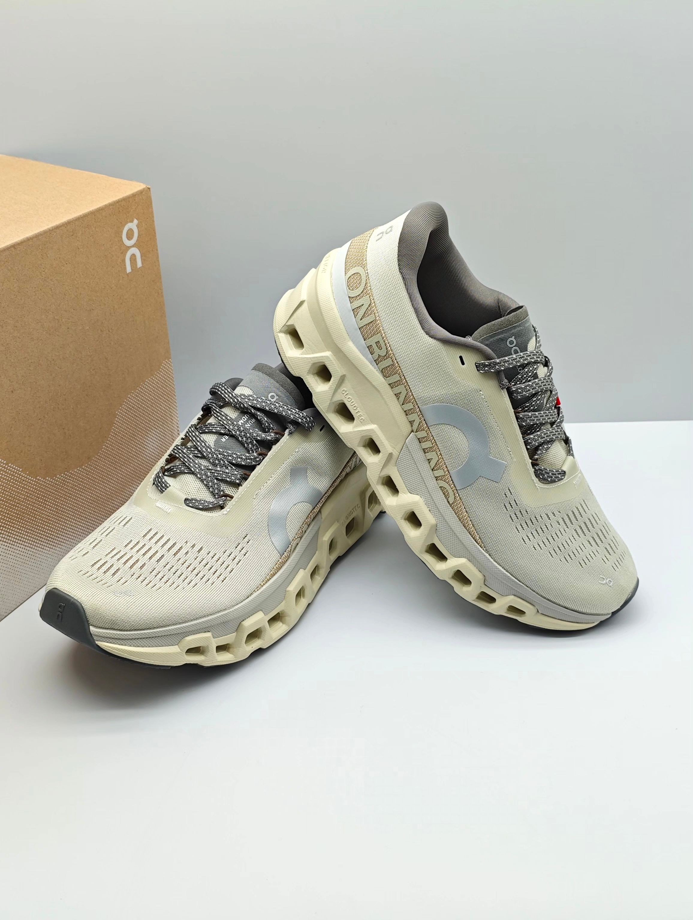 On Cloud Sneakers Sports shoes ON Cloudmonster 2