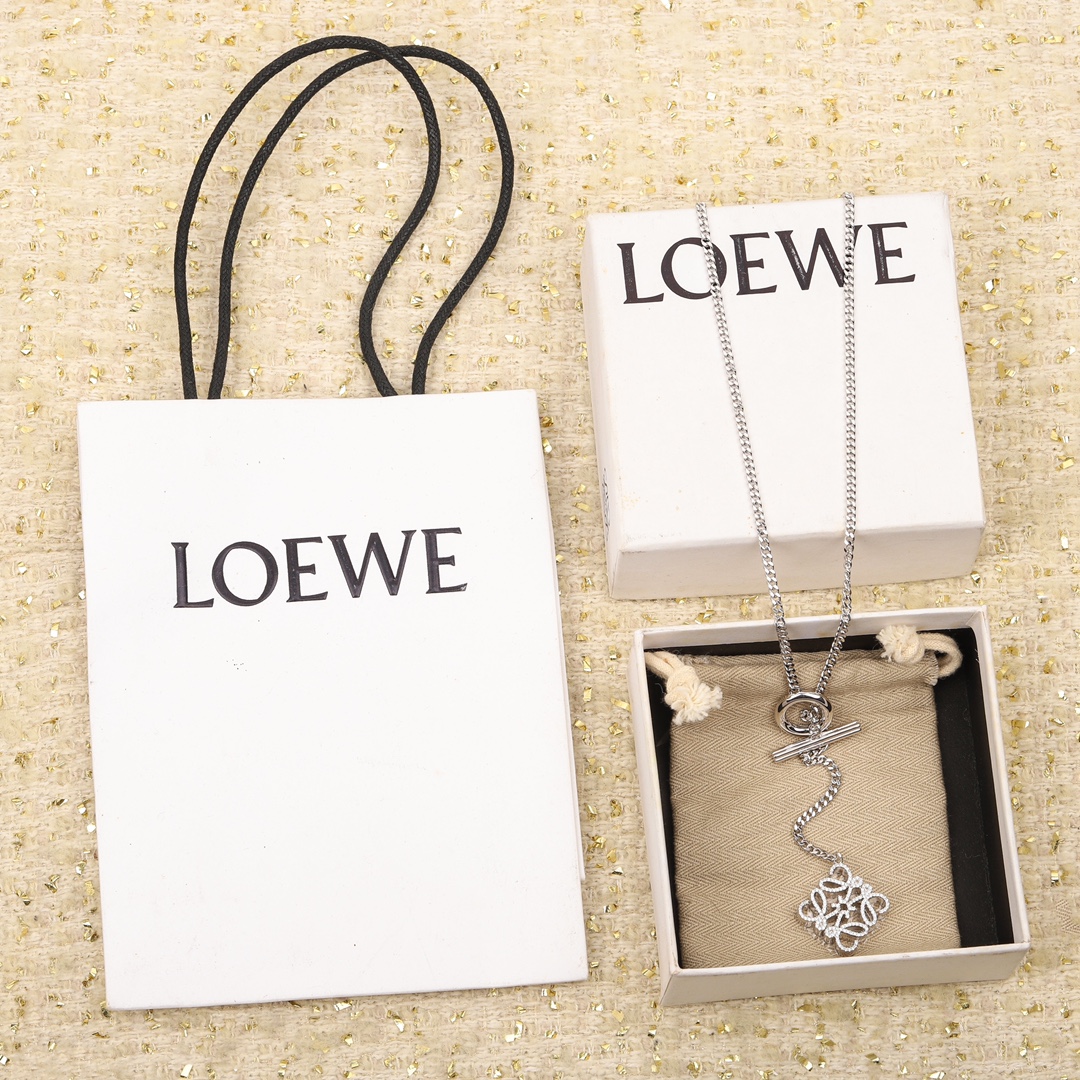 Loewe Jewelry Necklace Rhombus-Shaped Diamond Necklace