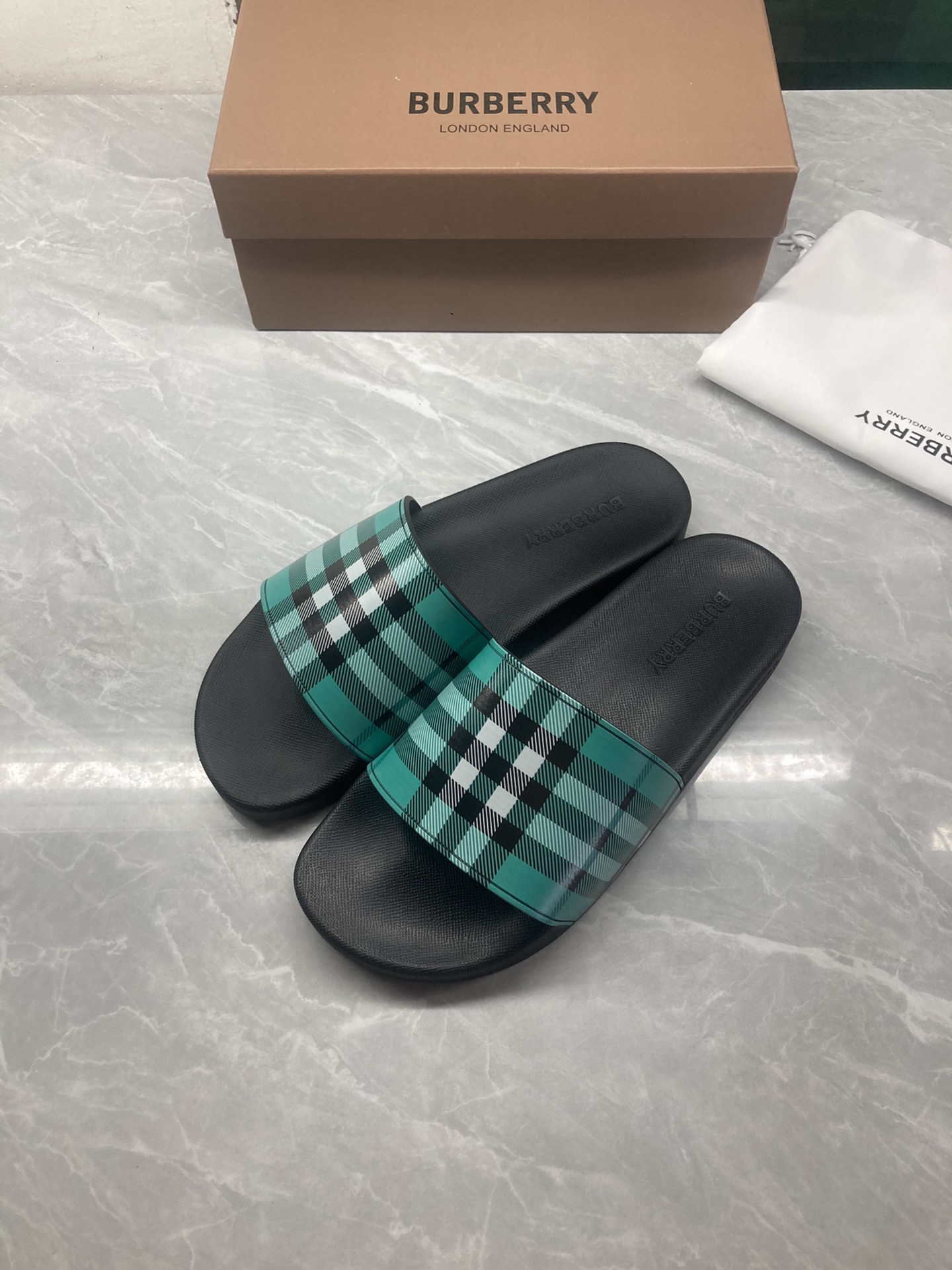 Burberry Shoes New color flat Slippers for couples