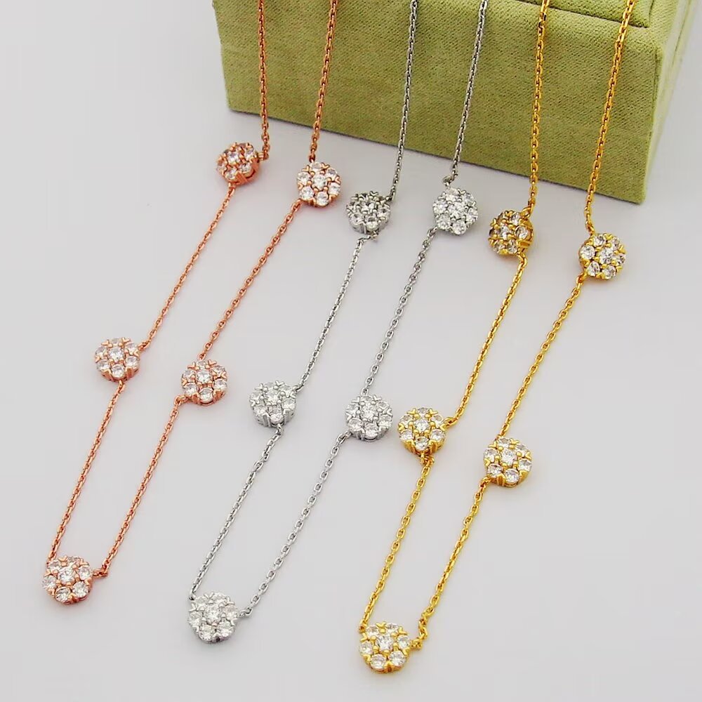 Van Cleef & Arpels Jewelry Necklace Flower necklace