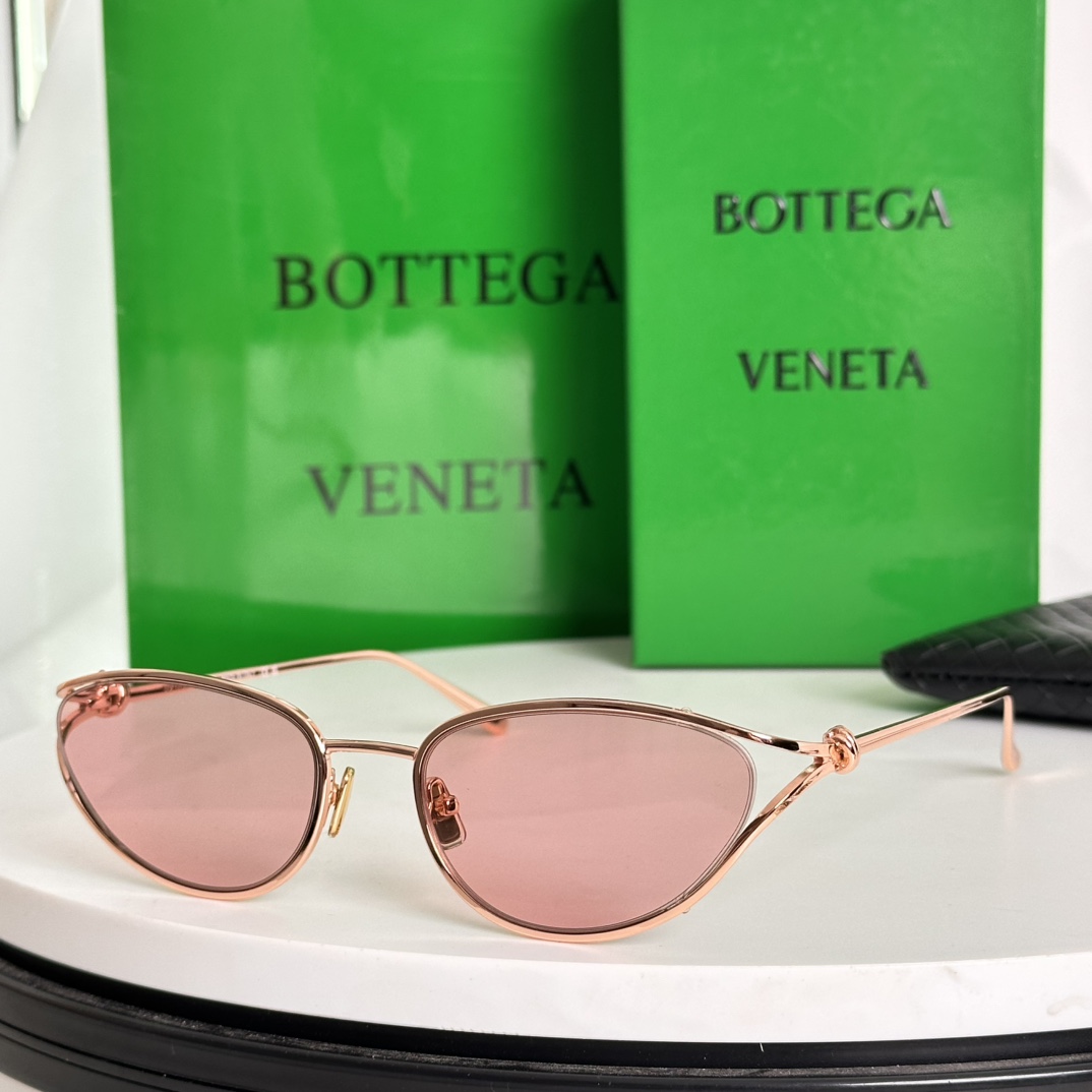 Bottega Veneta Sunglasses BV1330S SM061