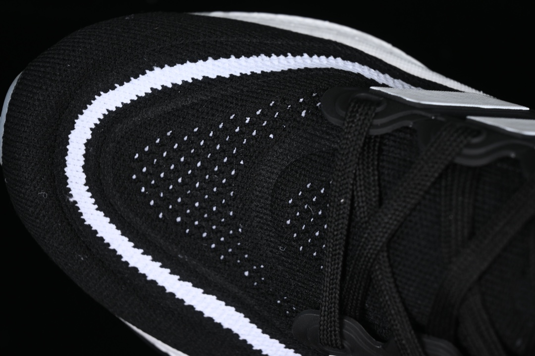 Ad Ultra Boost Light 23 Black HP9203 XM542