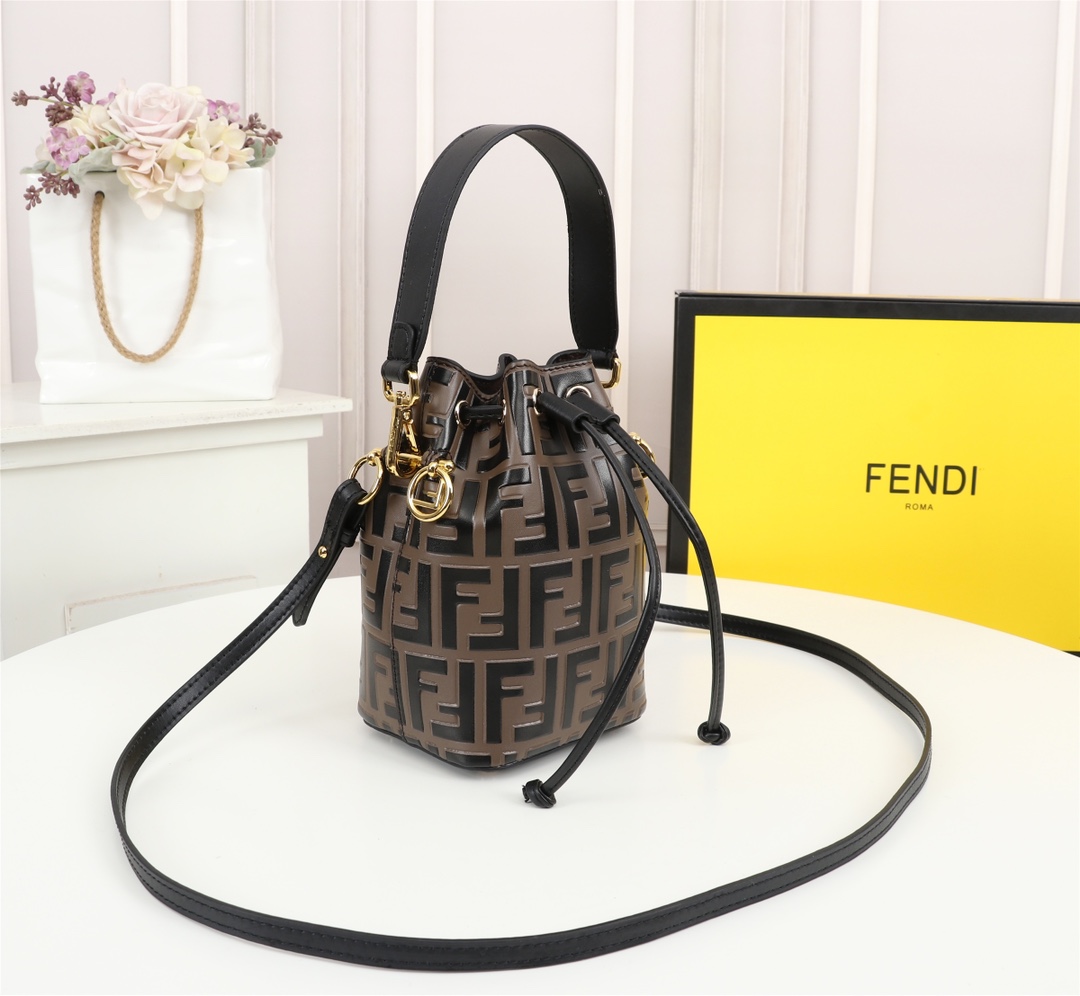 FendiF074JQE071 12*18*10 cm