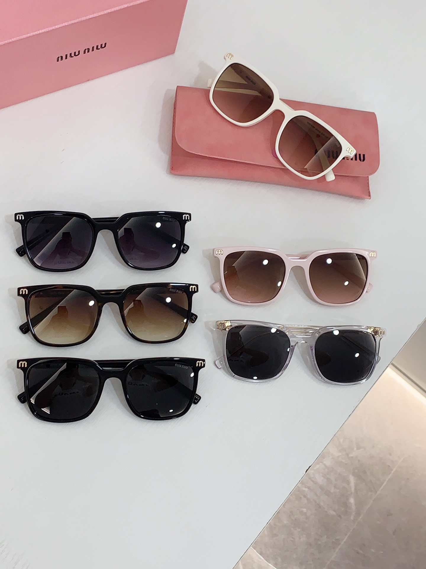 Miu Miu Sunglasses VMU61ZS SM041