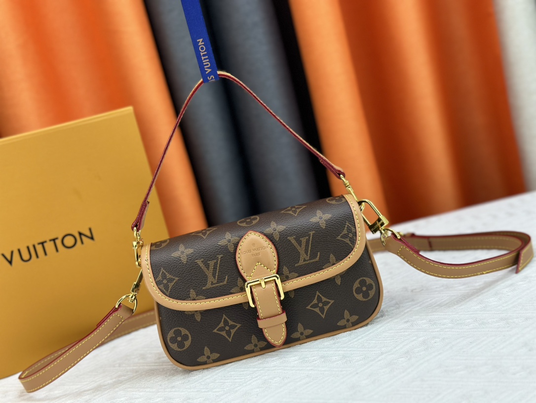 LV Nano Diane Bag M83566 LM011 19cm