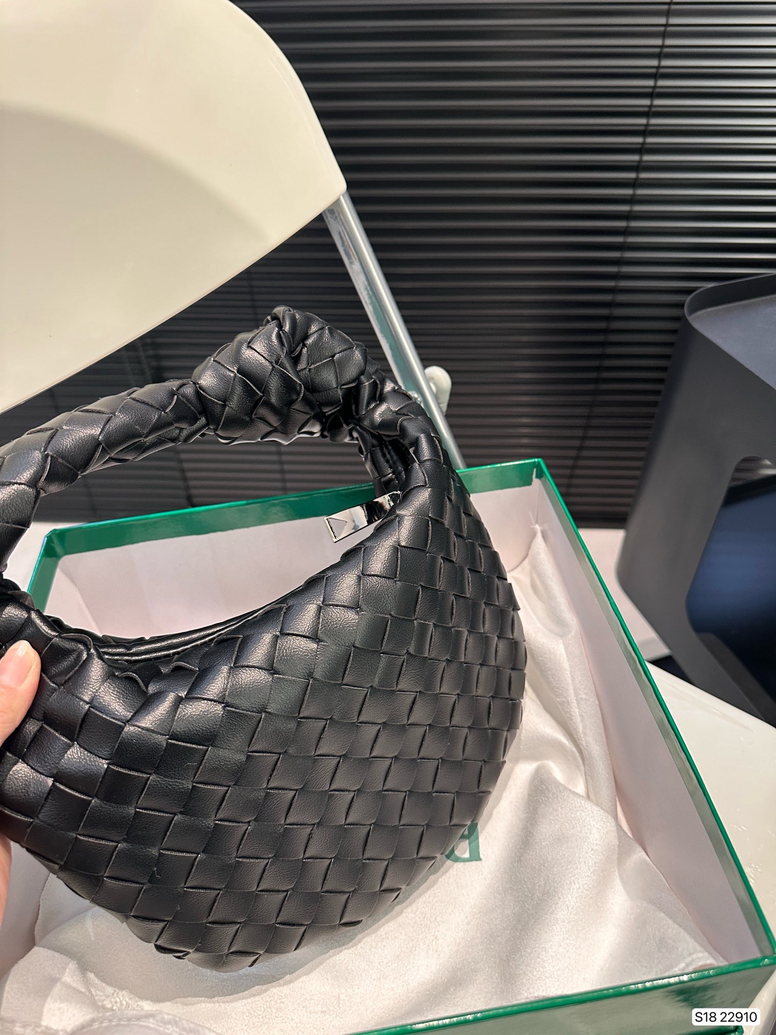 Bottega Veneta Handbag 22910 DB551 27cm