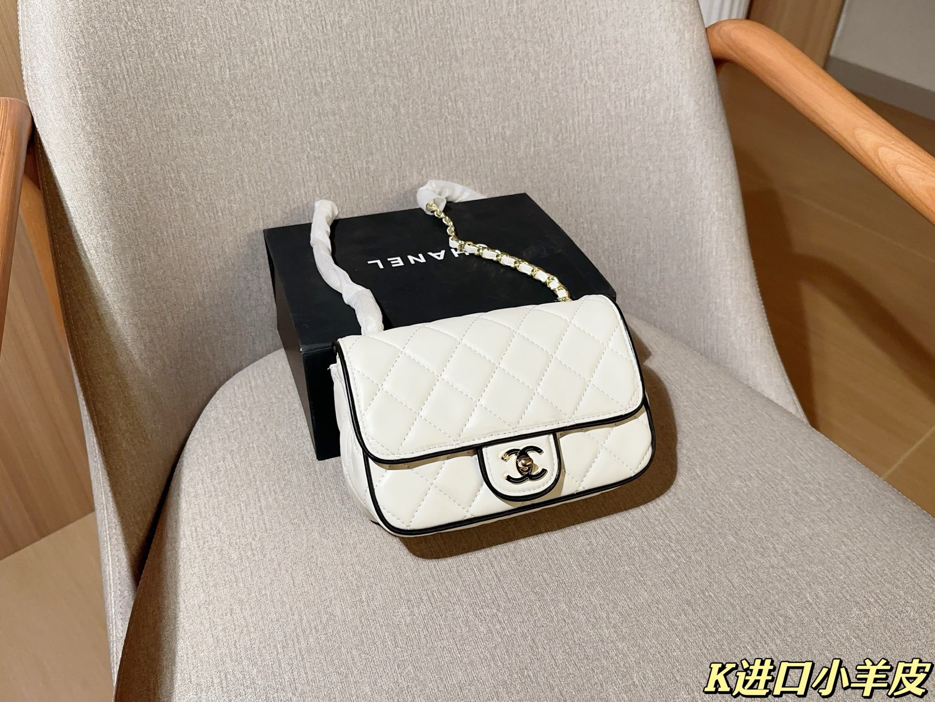 Chanel Shoulder Bag 049 DB032 19cm