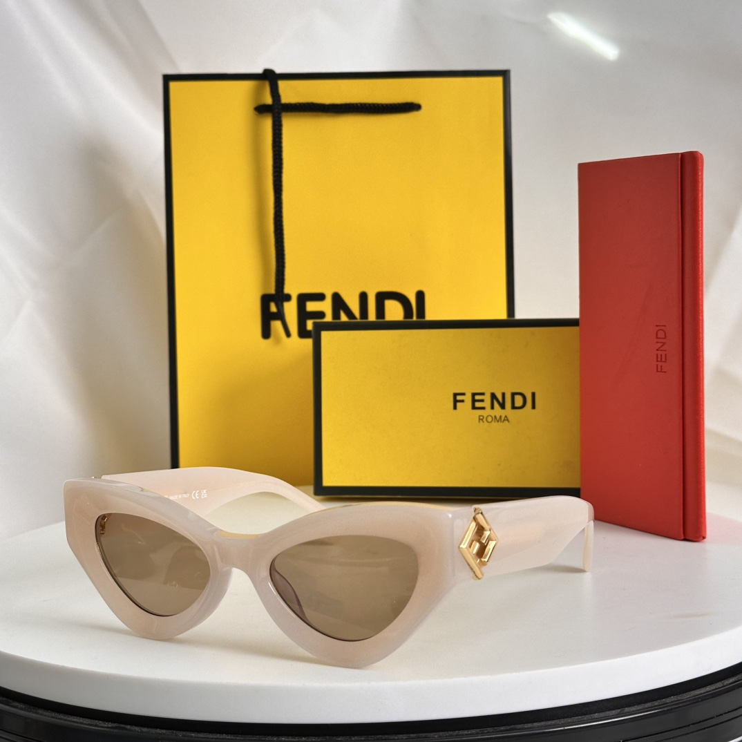 Fendi Sunglasses FE40146l SM051