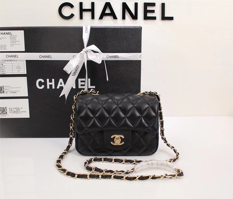 chanel1115PYD041 gold logo  18x14x7 cm