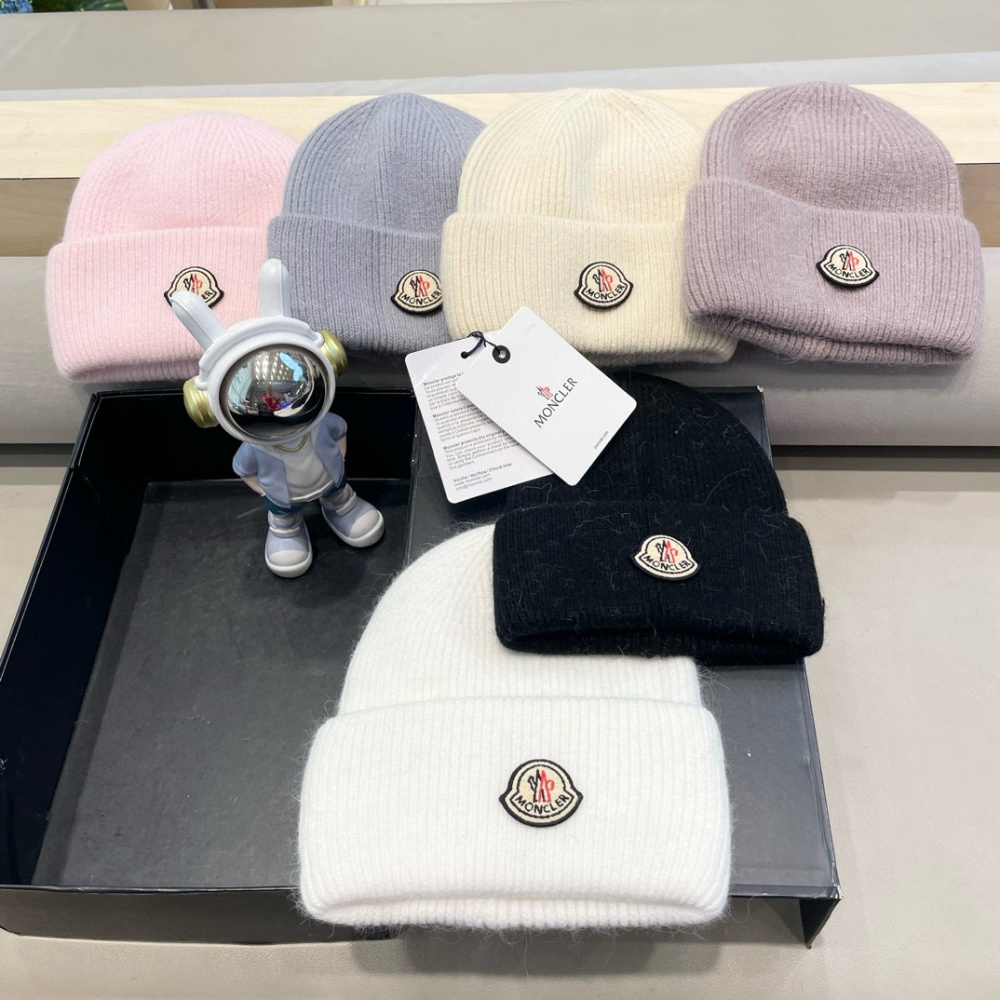 Moncler Hat Knitted Beanie With White-Ground Embroidery Label Accessories