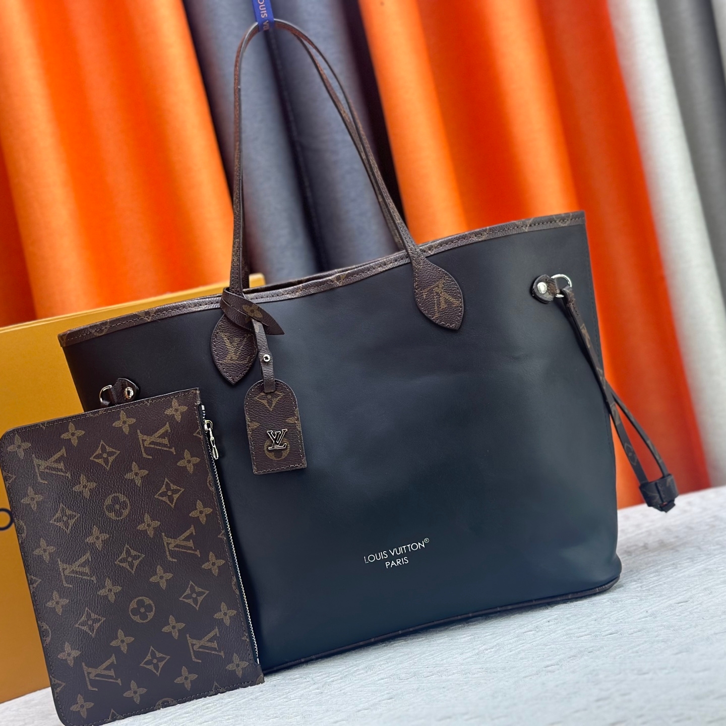 Louis Vuitton Neverfull Medium Handbag M14210  M45686  M46649 M58907 M46329 M21579 M45685 M46676 M40995