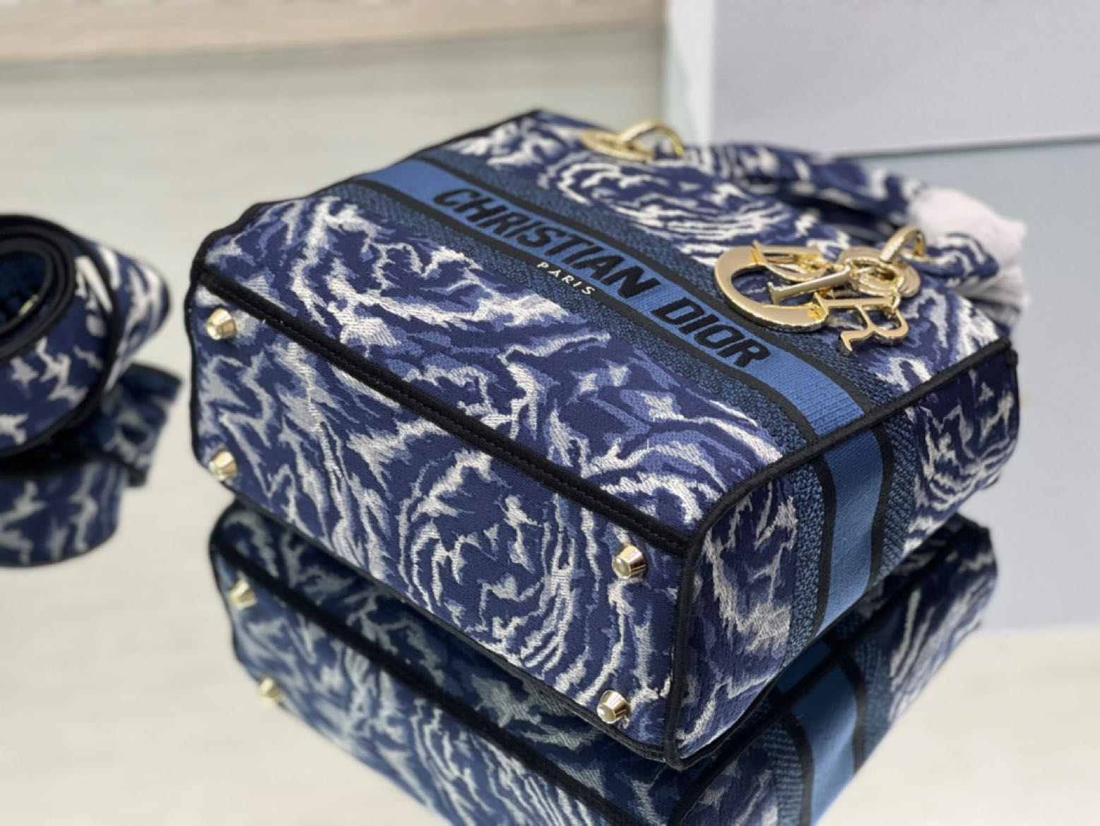 10A + top quality Dior Medium Lady D-Lite Bag M0565 LM003 24cm