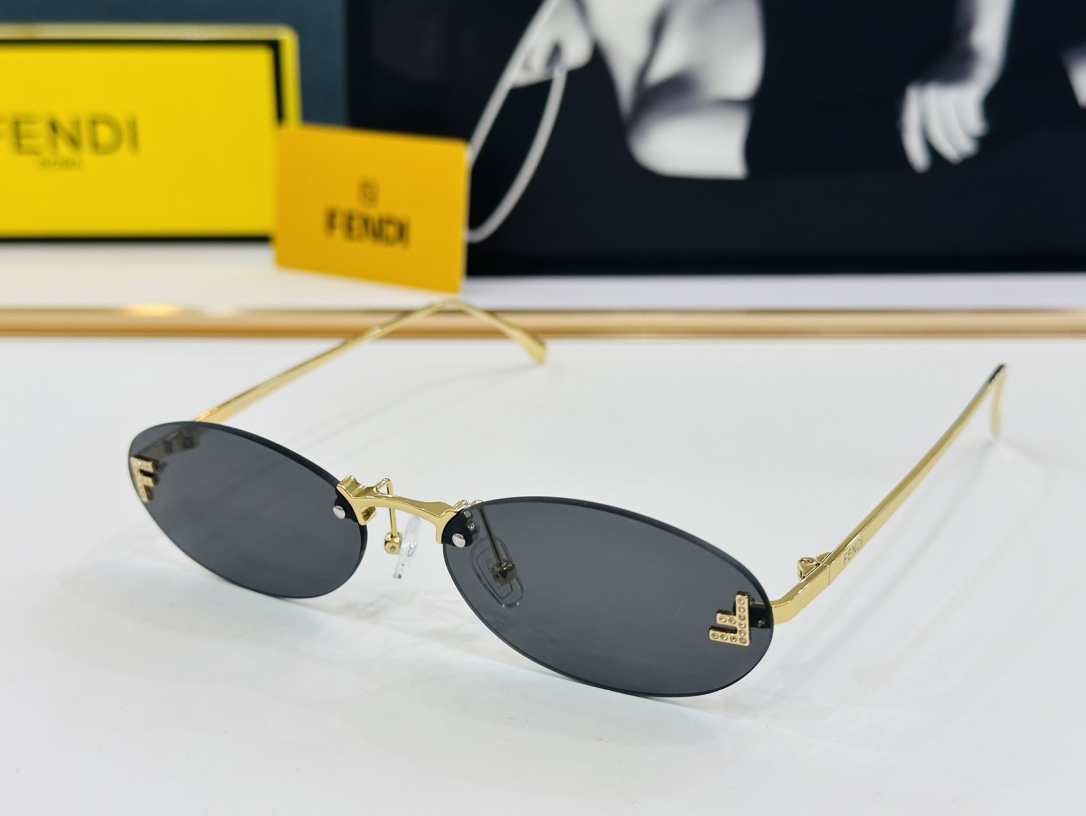 Fendi Sunglasses FE40046S SM021