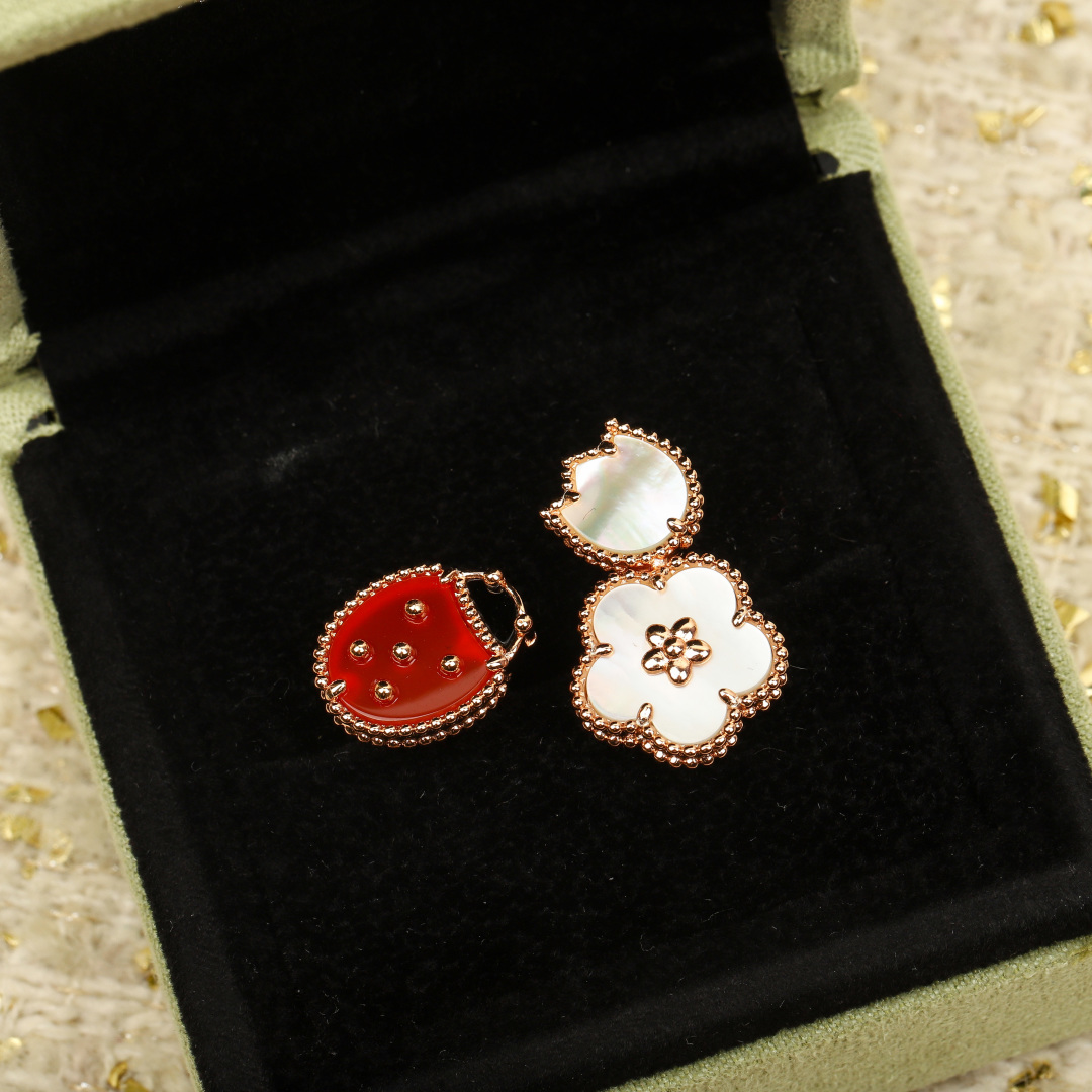 Van Cleef & Arpels Rings Jewelry Ladybug ring