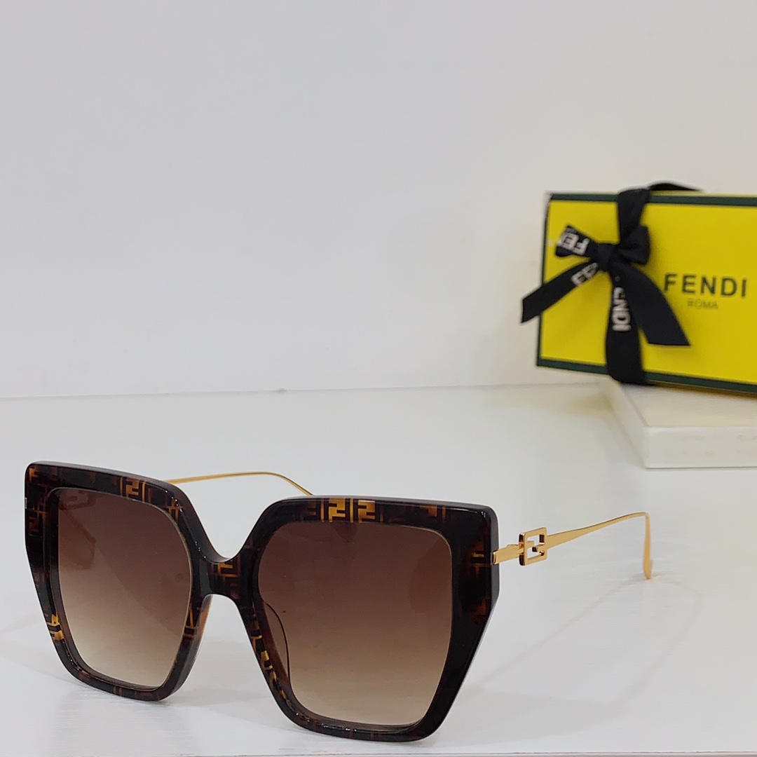 Fendi Sunglasses FE40012U SM061