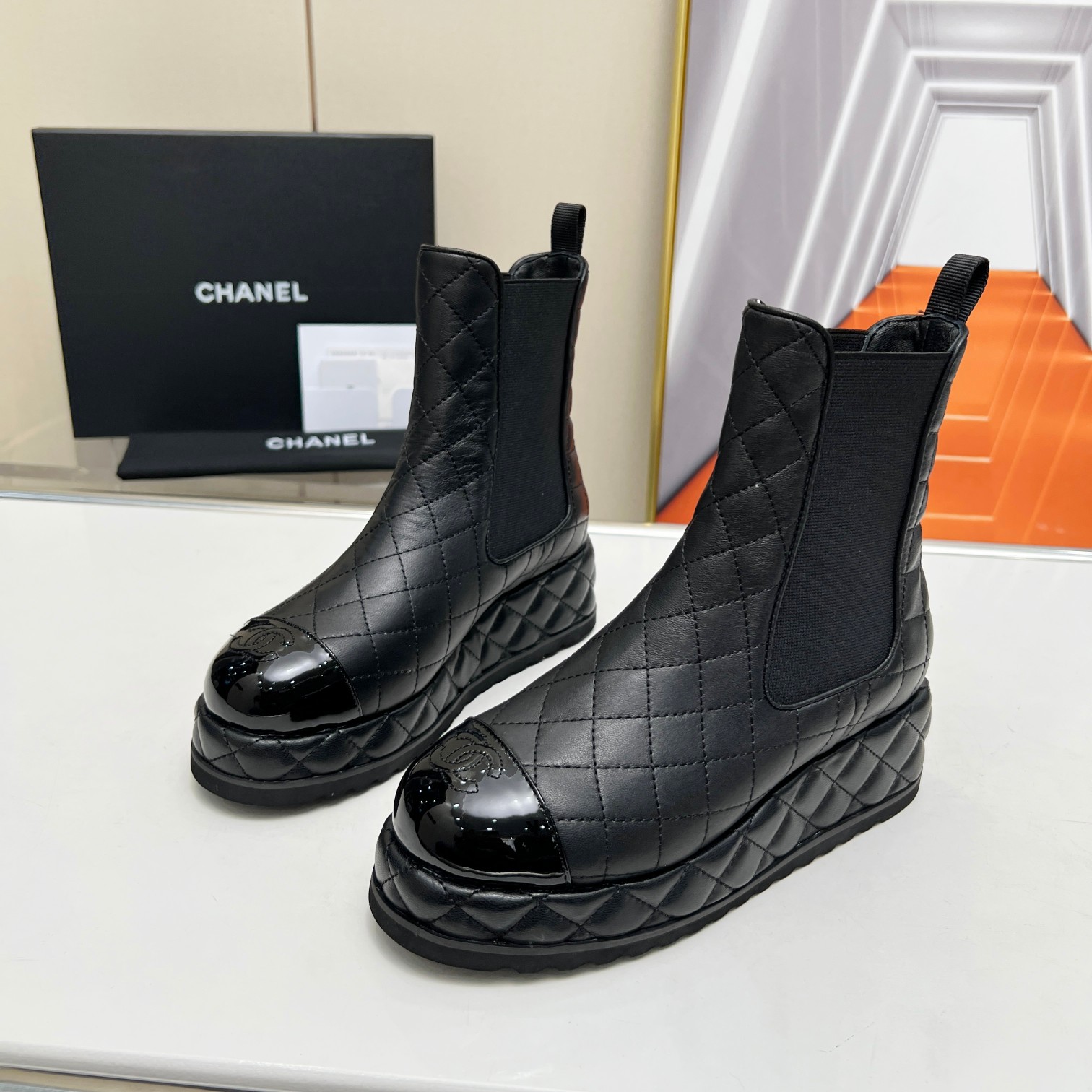 Chanel 002 boots XM063