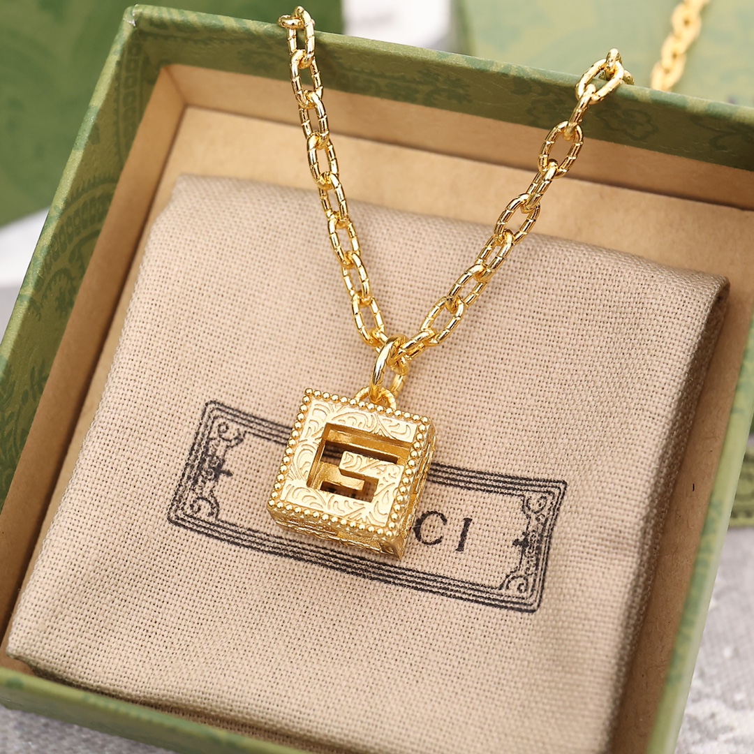 Gucci Jewelry Necklace Gold Gucci Double G