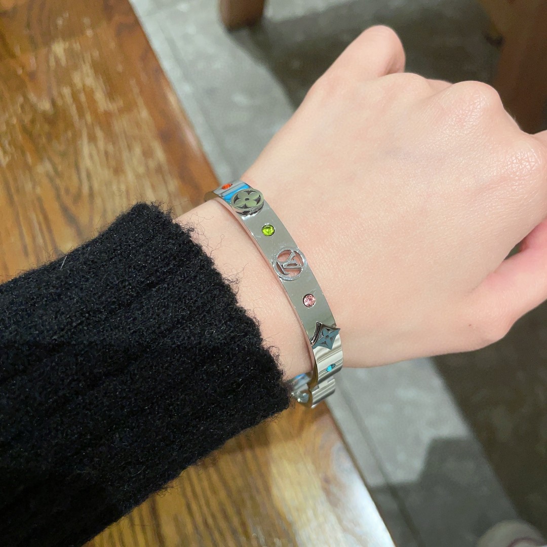Louis Vuitton Jewelry Bangle Unique design