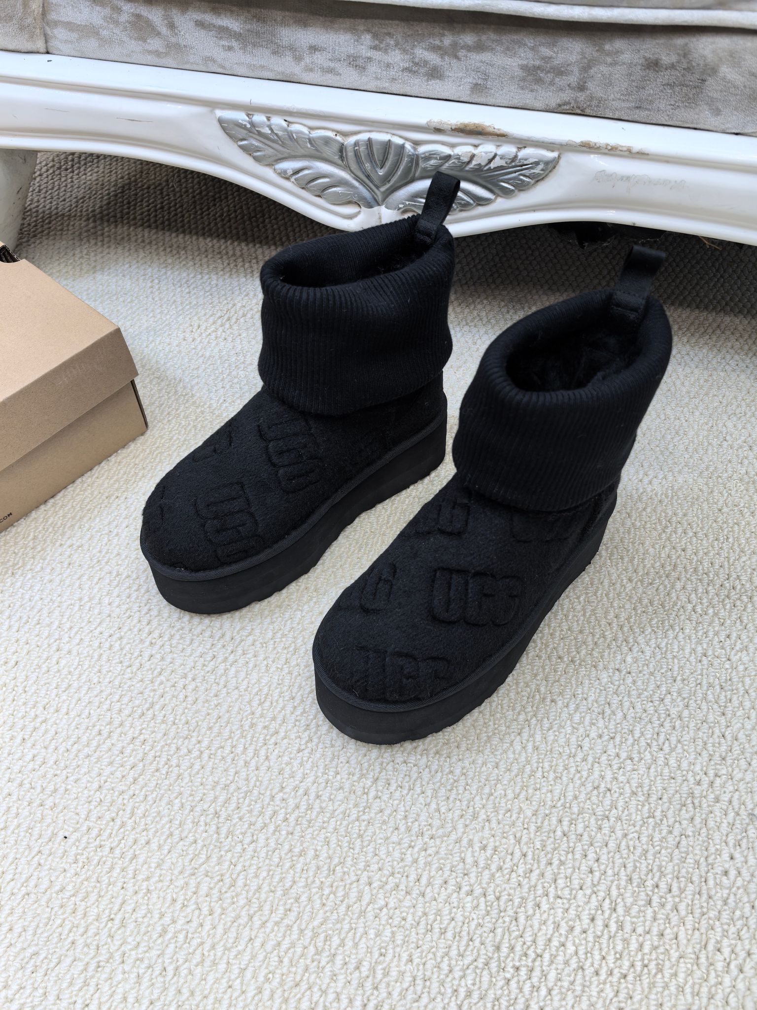 UGG shoes 040 BY022