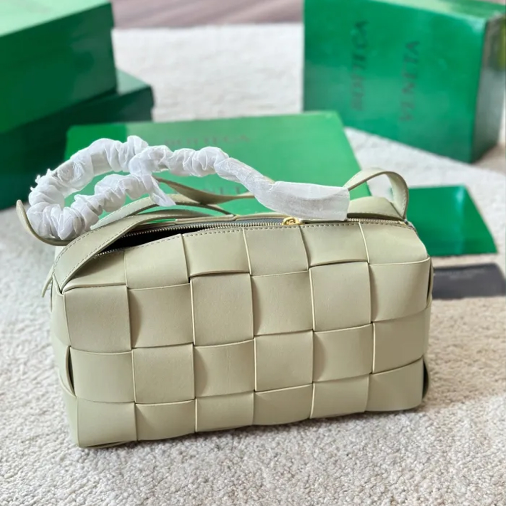 Bottega Veneta Cassette Bag 004 DB551 28cm