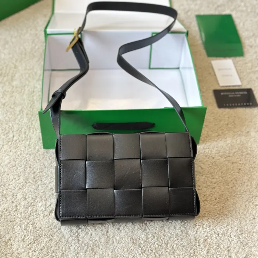 Bottega Veneta Cassette Bag 006 DB561 23cm