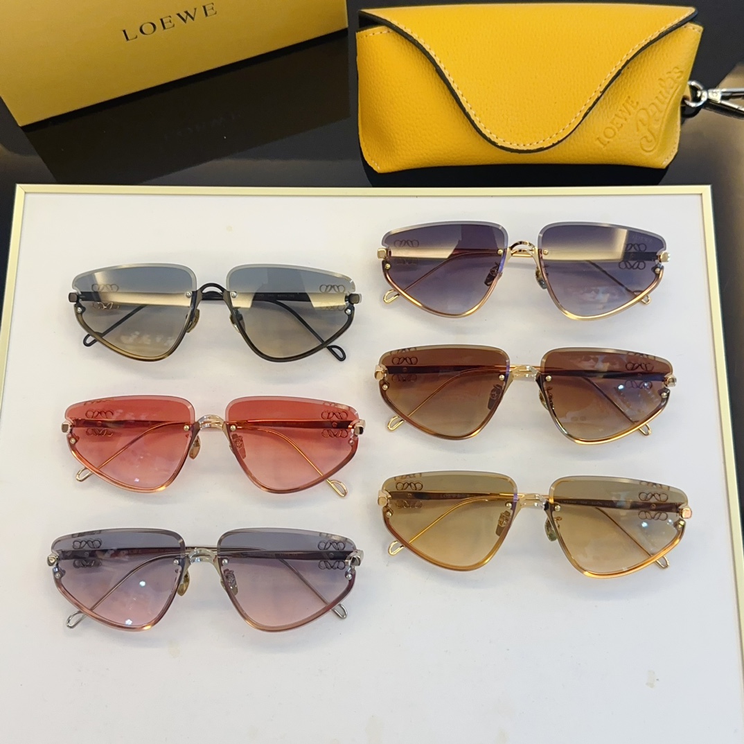 Loewe Sunglasses LW5104S SM051