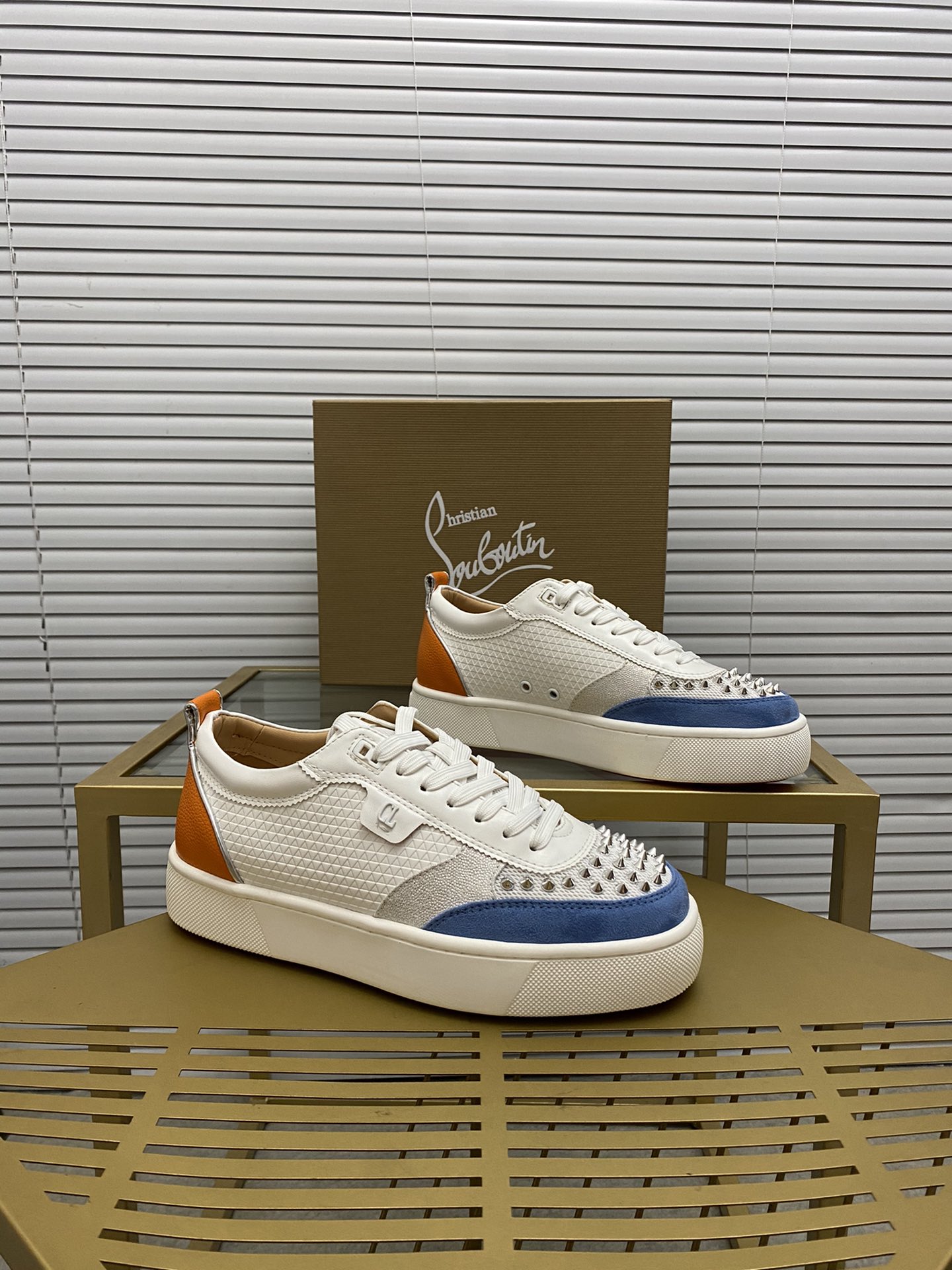 Christian Louboutin 010 Casual shoes HL003