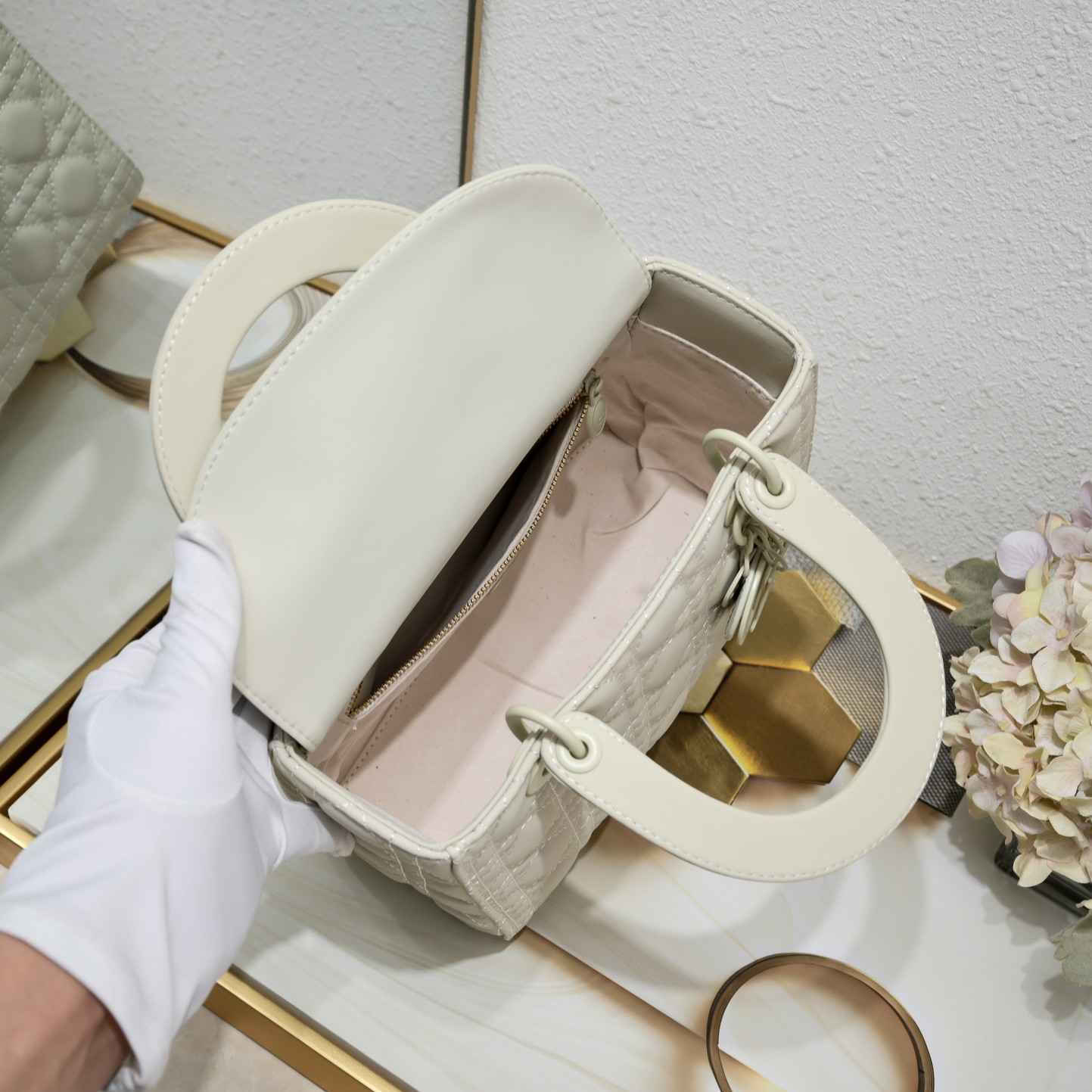 Medium Lady Dior Bag White Matte 2022 LM071 24cm