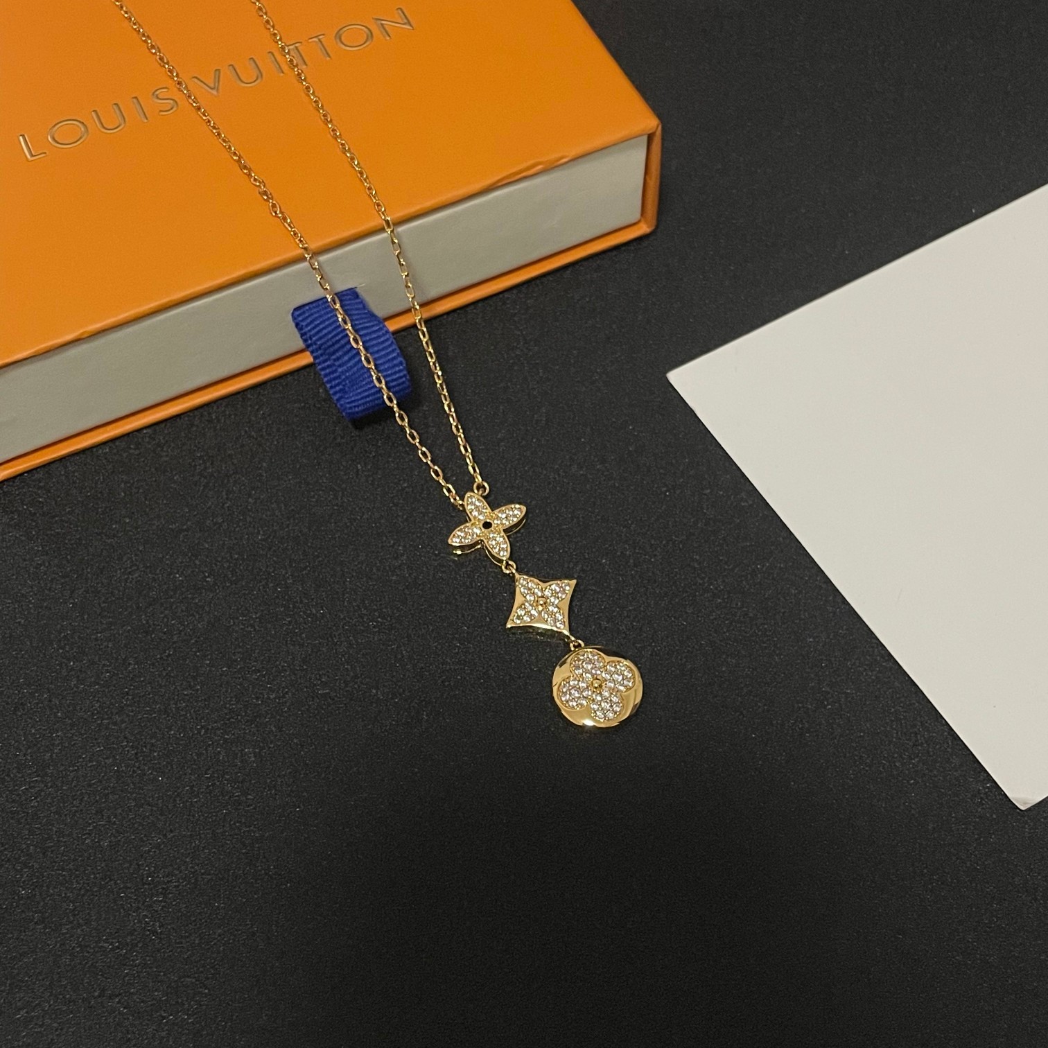 Louis Vuitton Jewelry Necklace Classic pattern design double flower design pendant