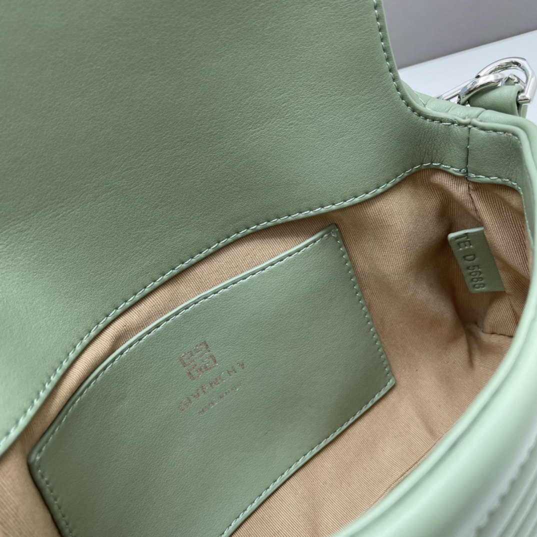 Small 4G Soft Chain Bag Green silver 8669 LM012 25cm