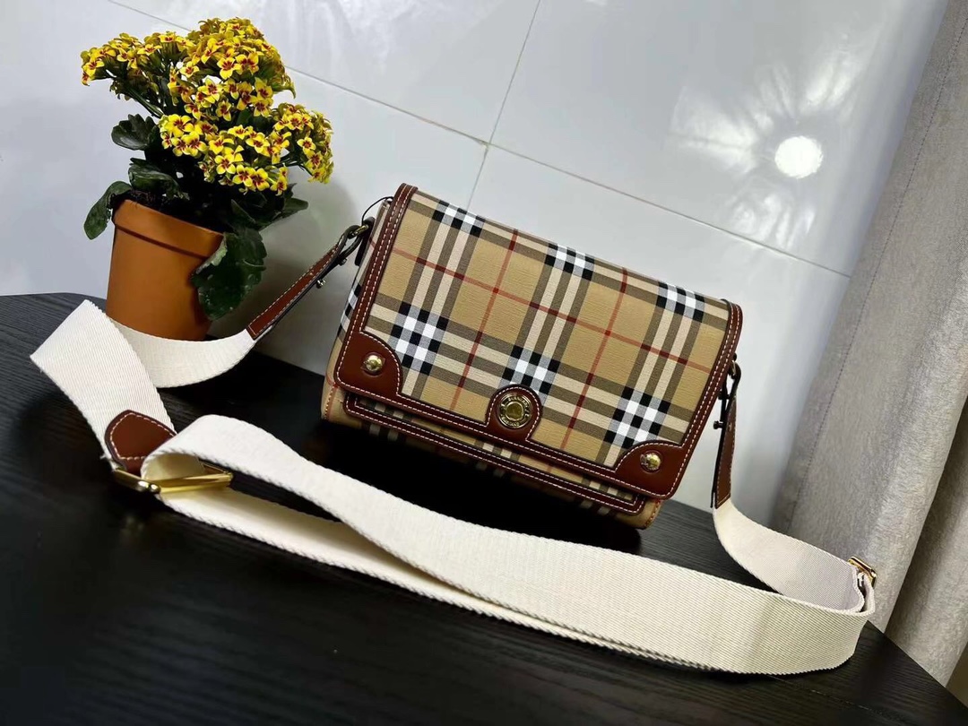 Burberry Note Bag 8350 WX012 25cm