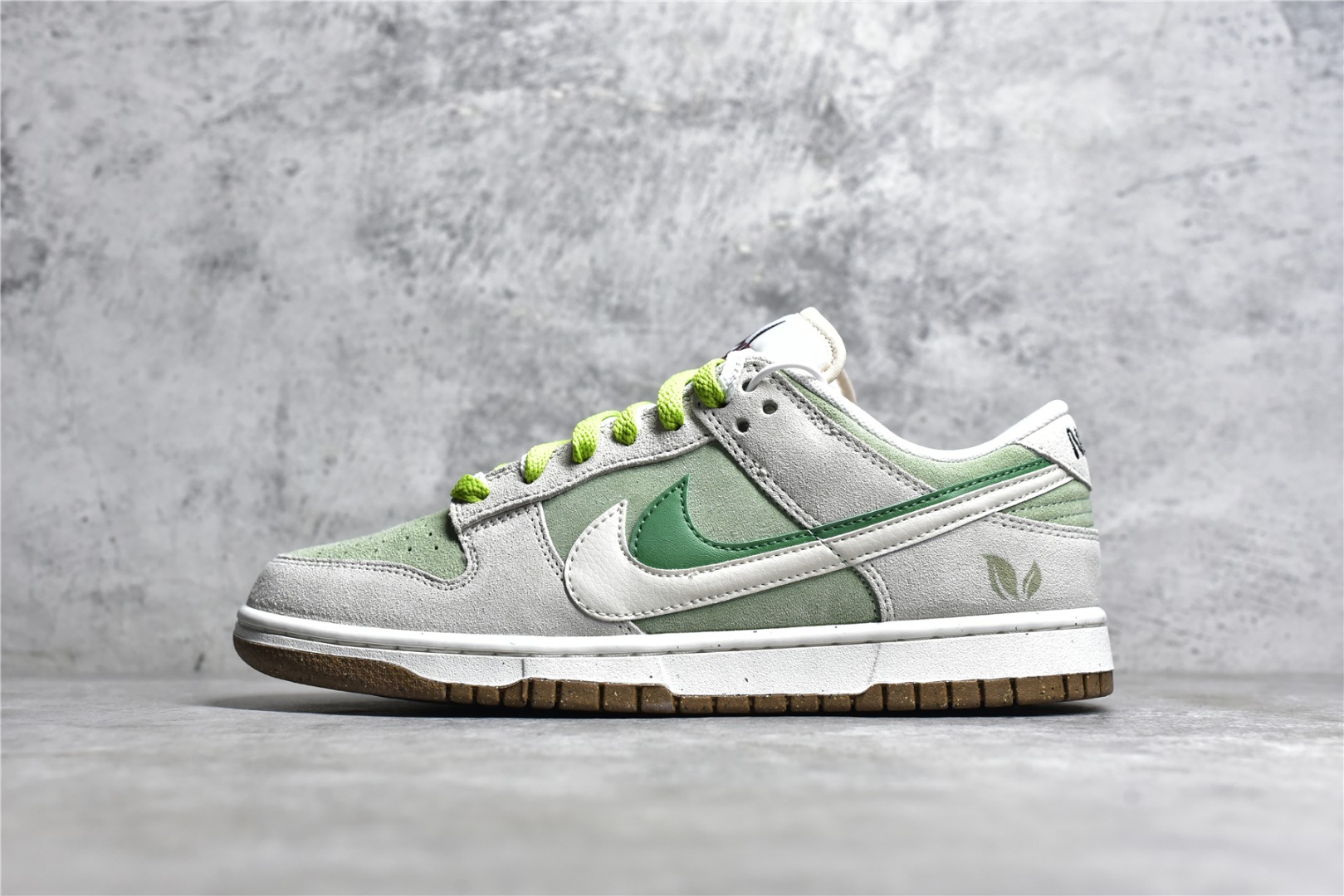 NK Dunk Low SE “85” Green DO9457-100 XM072