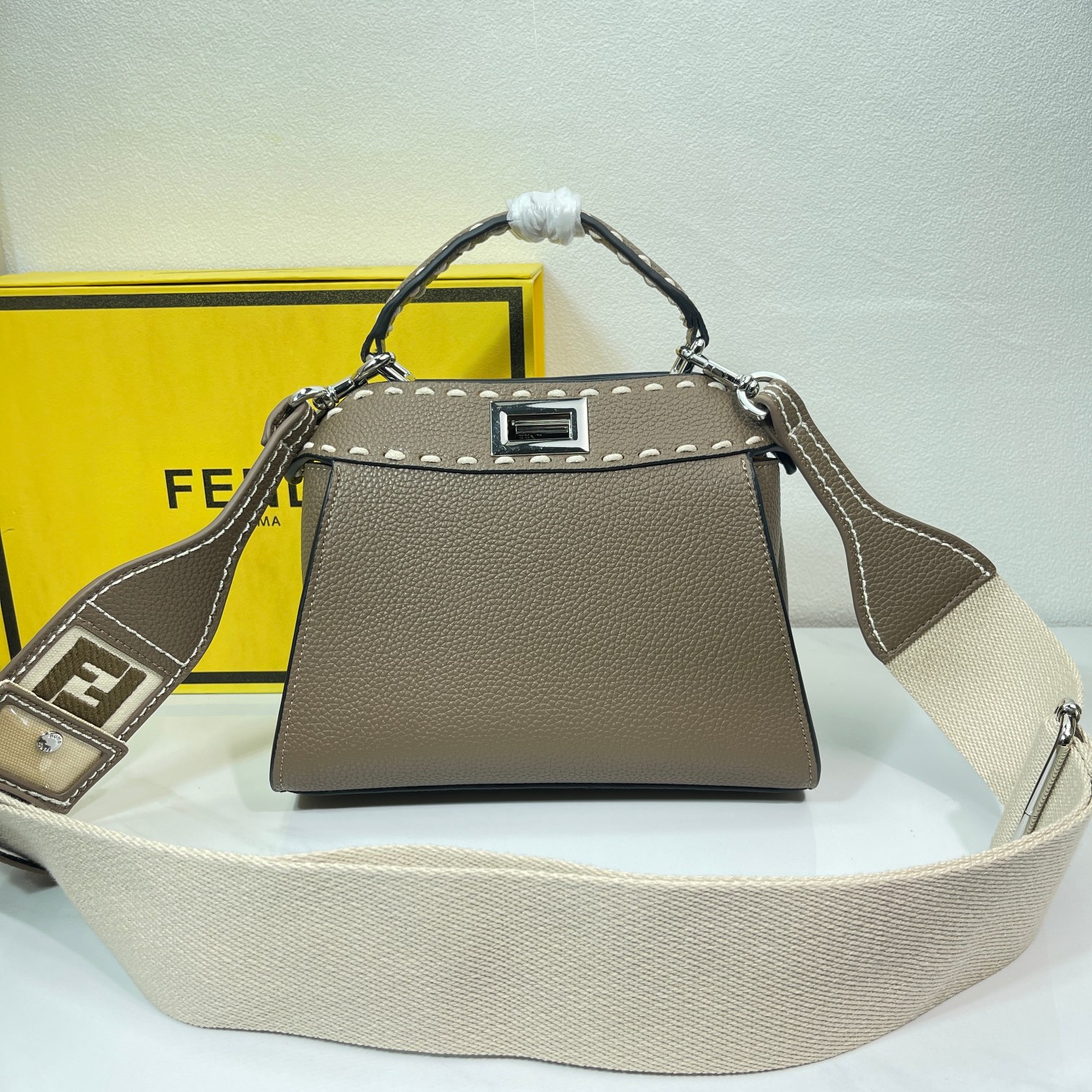 Fendi Bag Peekaboo Top Handle Bag 8821