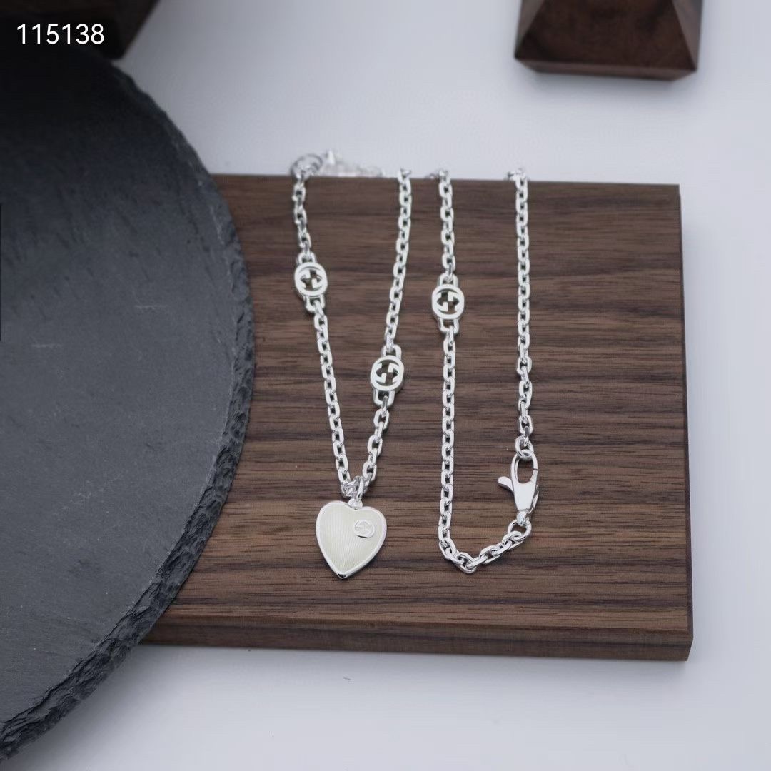 Gucci Jewelry Necklace Interlocking G heart-shaped mother-of-pearl enamel necklace