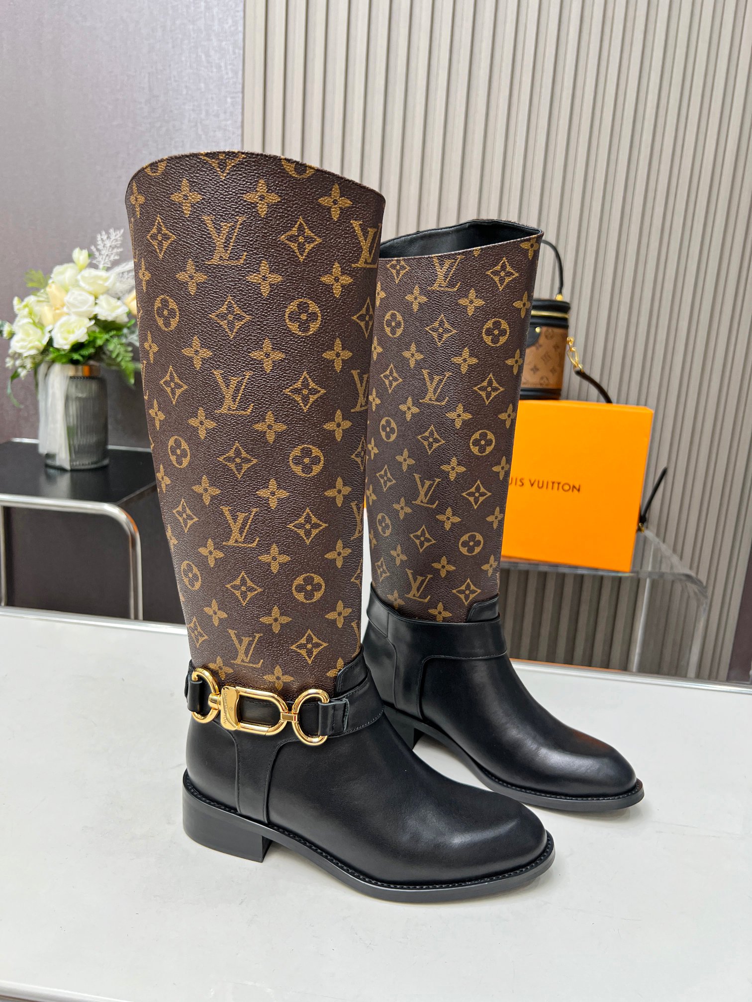LV 007 boots XM024
