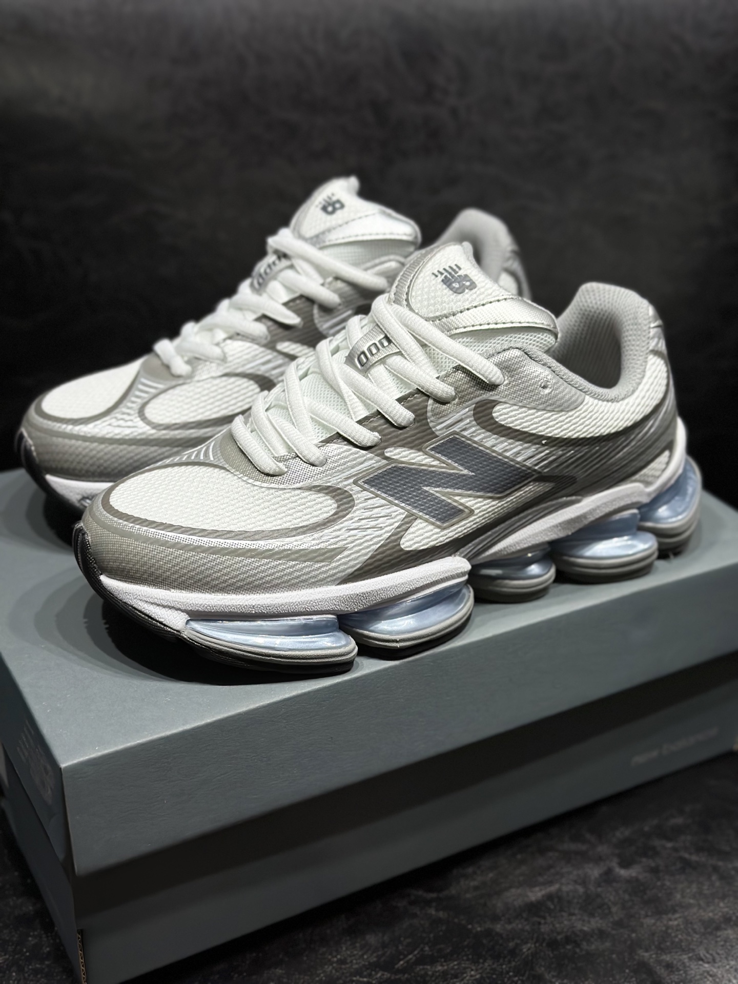 New Balance Sneakers Sports shoes NB2000