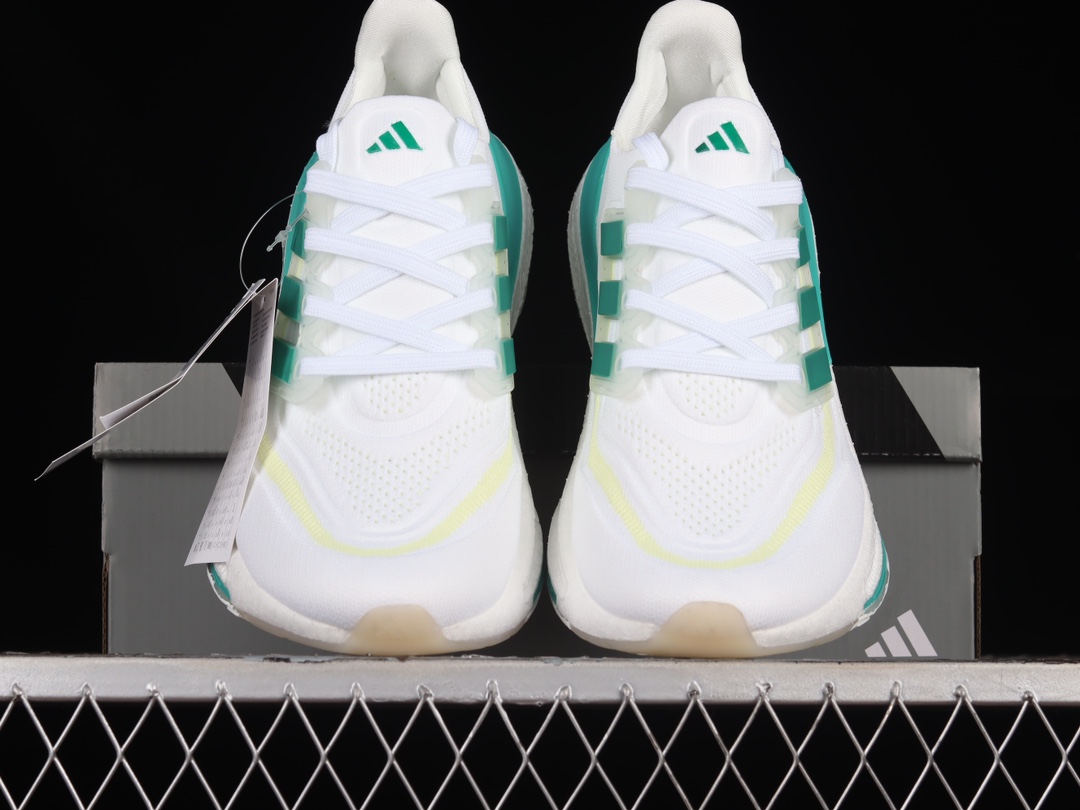 Ad Ultra Boost Light 23 HQ6350 XM542