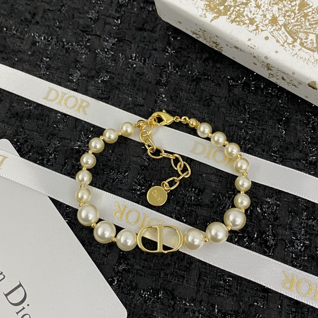 Dior Jewelry Bracelets String Pearl Design