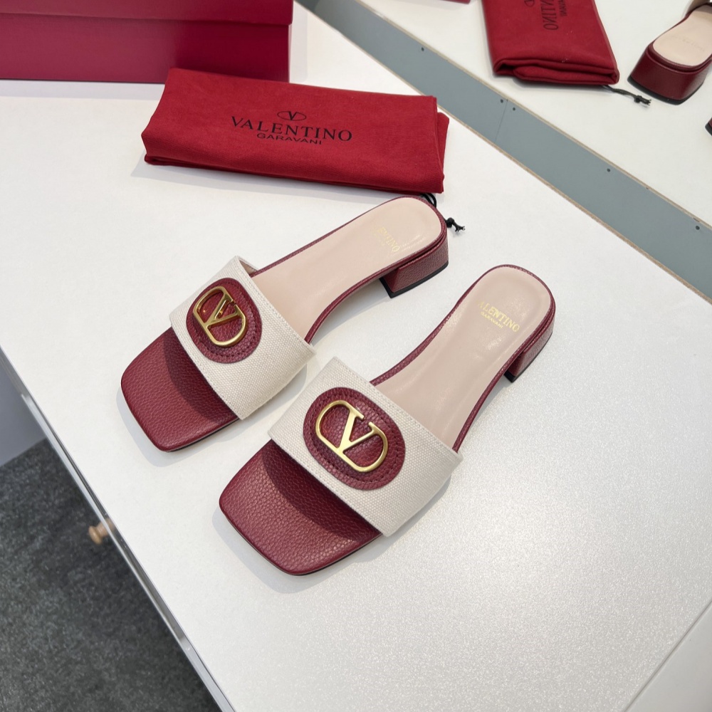 Valentino Shoes Ladies' Favorite Slipper SIGNATURE metal V-buckle women's slippers for spring and summer